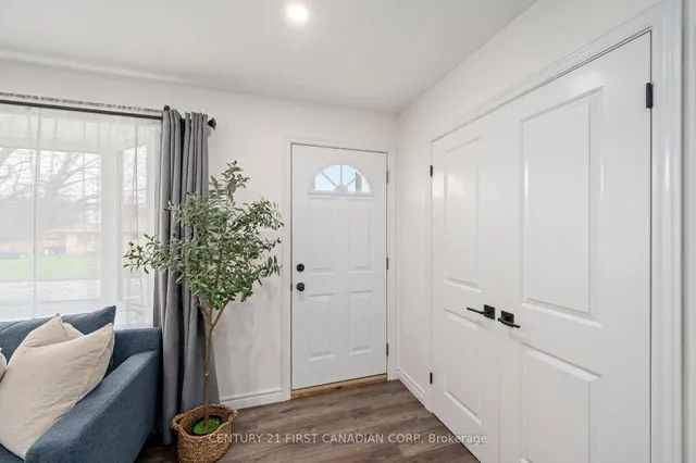 6 Breton Park Cres, London East 4