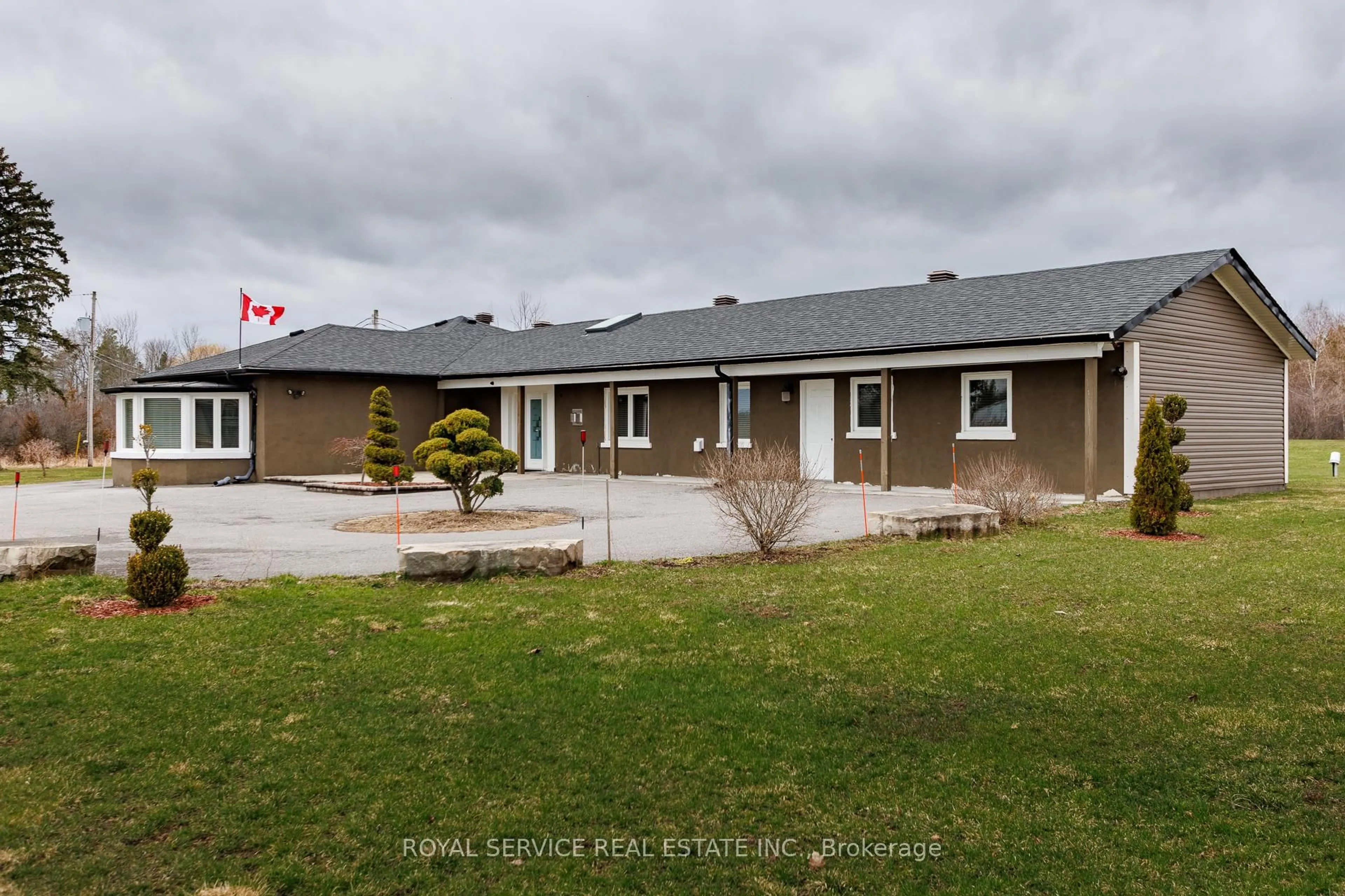 A pic from outside/outdoor area/front of a property/back of a property/a pic from drone, building for 4496 County Road 2, Port Hope Ontario L1A 3V5