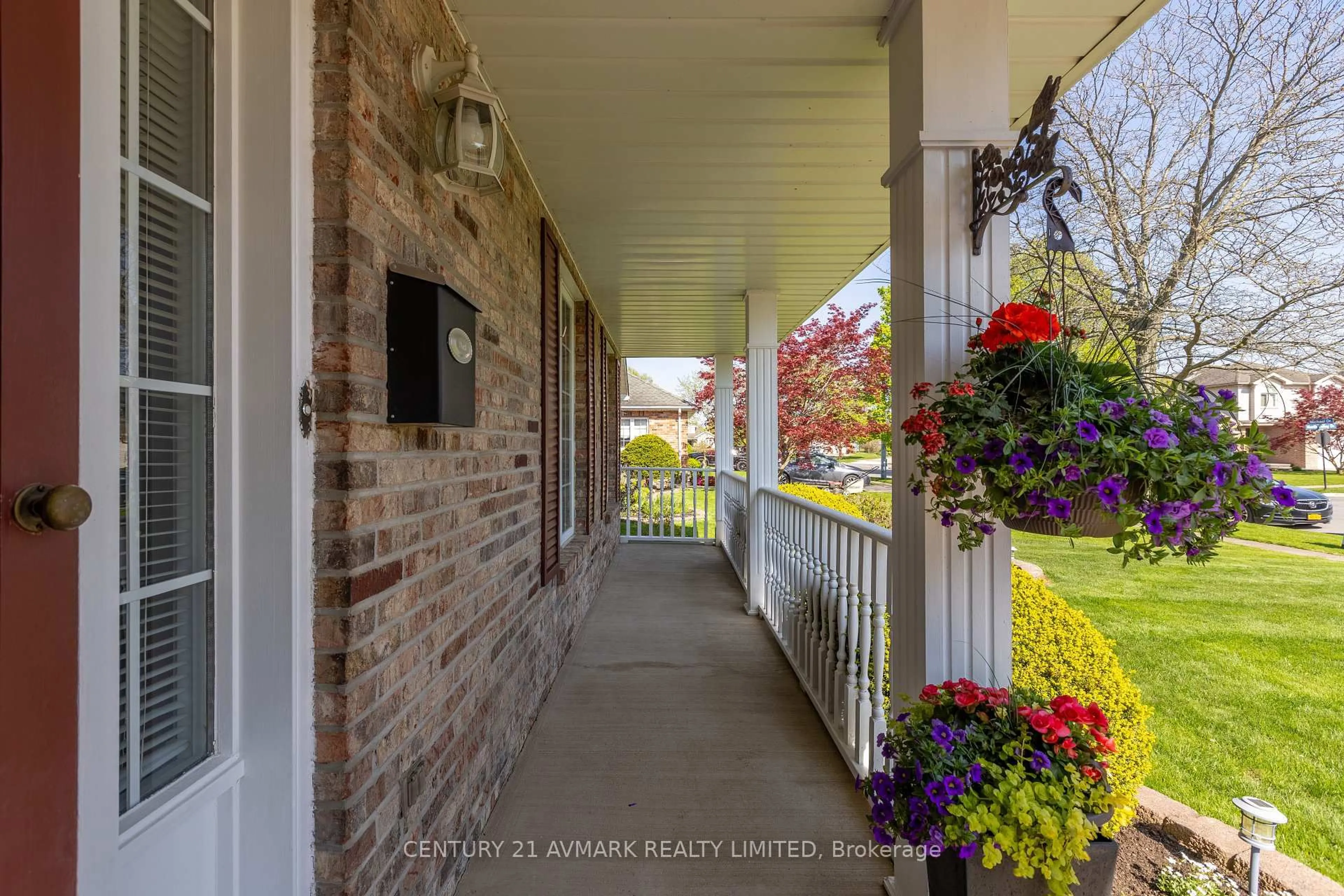 Indoor entryway for 154 Michael Dr, Welland Ontario L3C 7B7