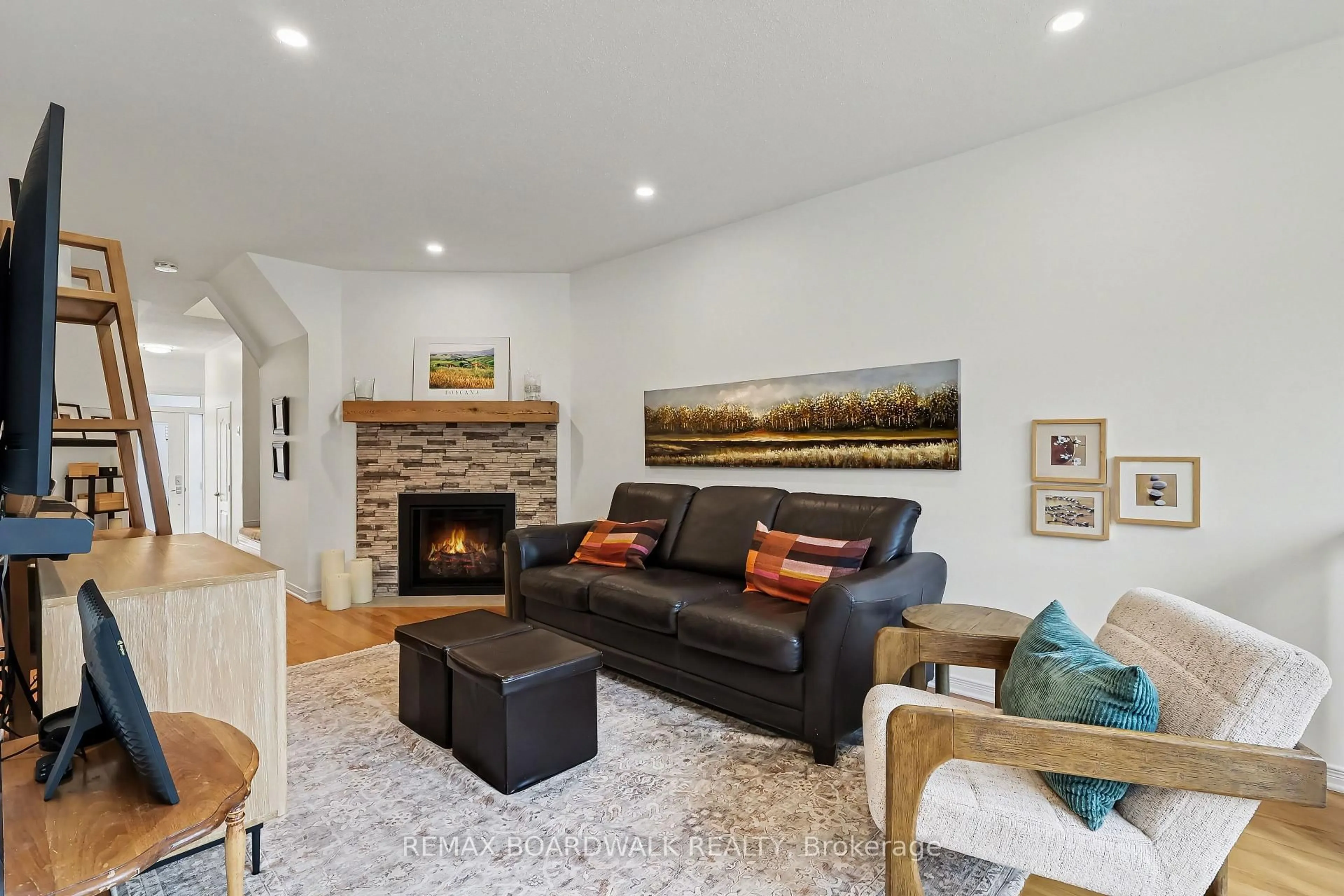 Living room with furniture, unknown for 295 Meilleur Private, Ottawa Ontario K1L 0A2