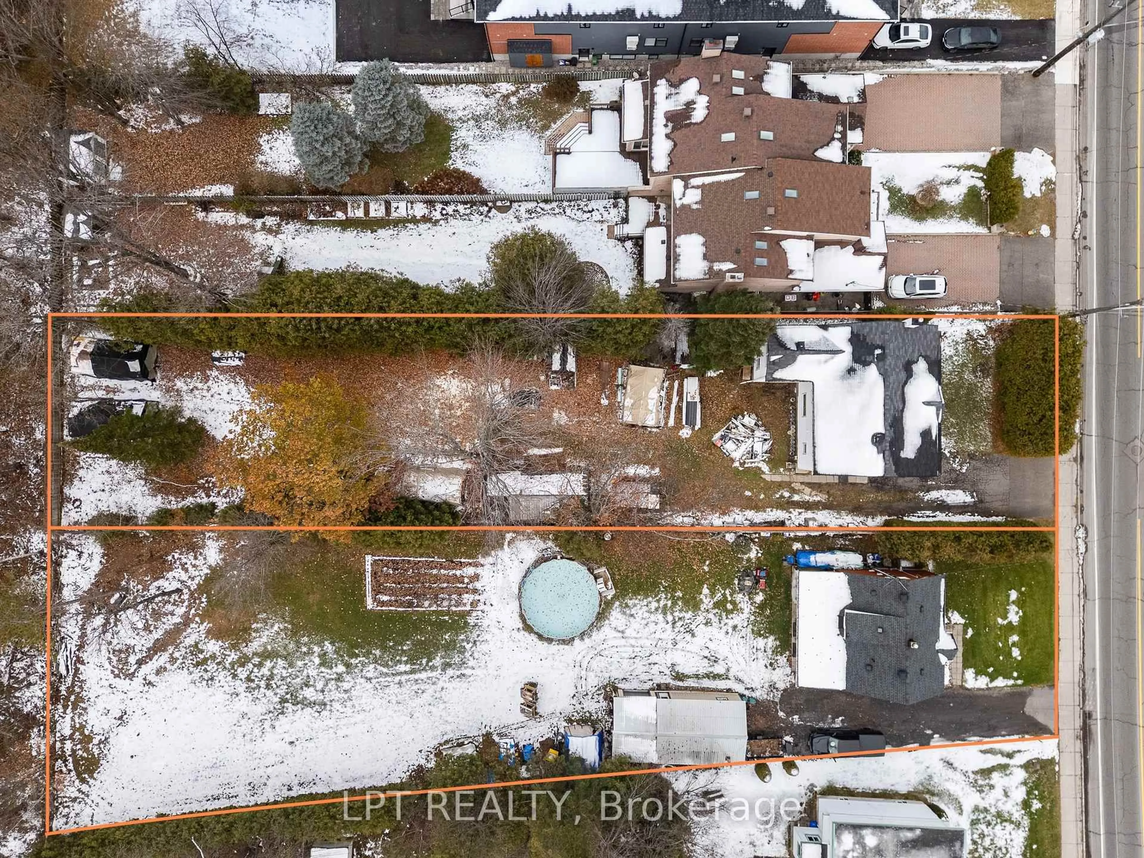 A pic from outside/outdoor area/front of a property/back of a property/a pic from drone, street for 3794 Albion Rd, Ottawa Ontario K1T 1A5