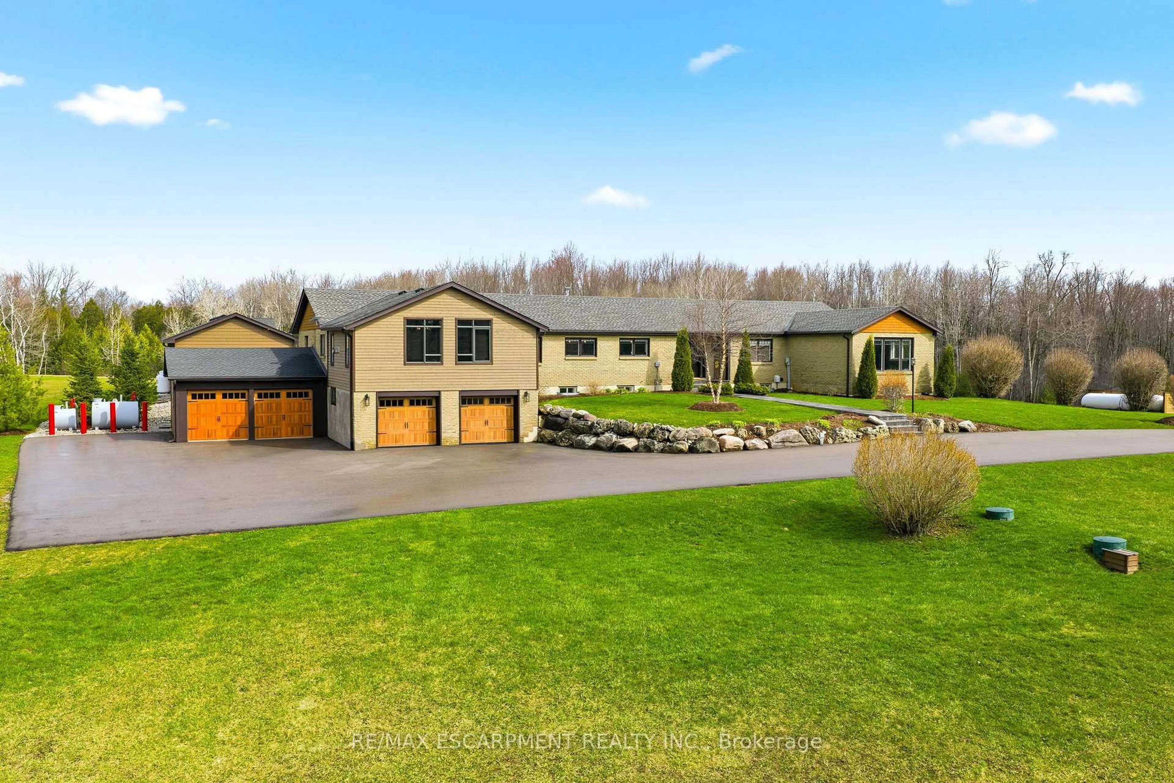 A pic from outside/outdoor area/front of a property/back of a property/a pic from drone, mountain view for 1371 10th Concession Rd, Hamilton Ontario N0B 2J0