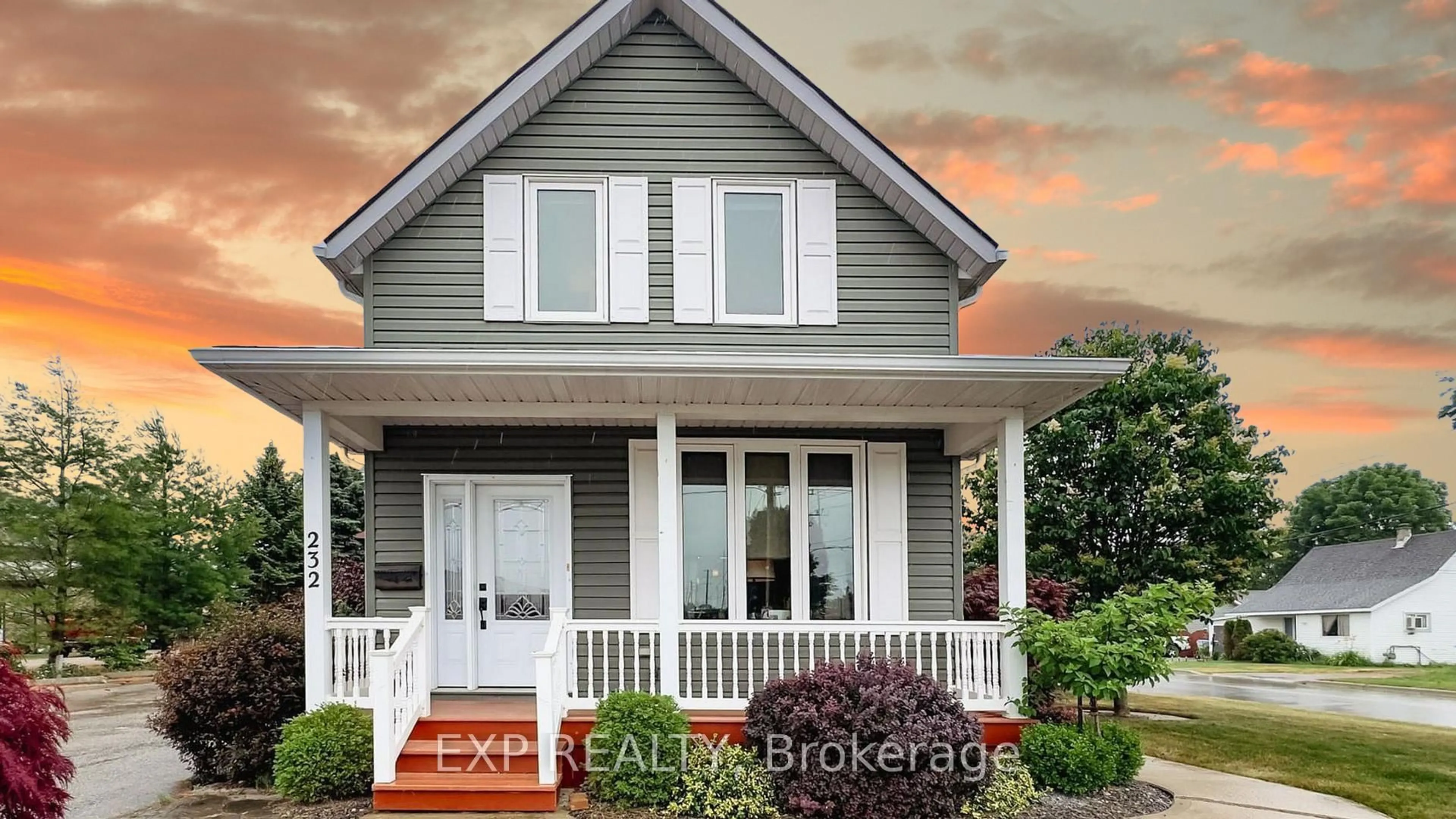 Home with vinyl exterior material, street for 232 Oxford St, Goderich Ontario N7A 1G3