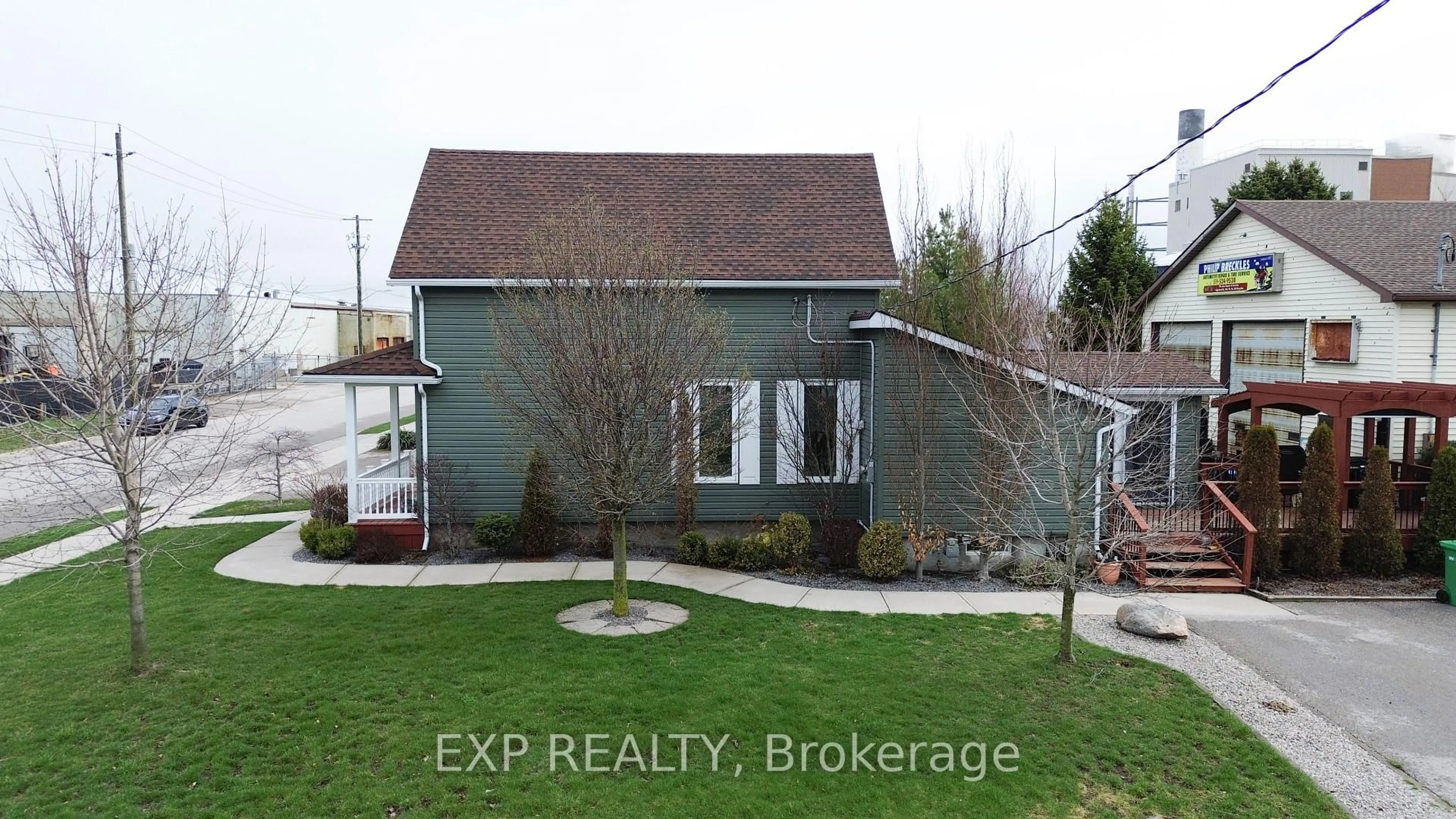 A pic from outside/outdoor area/front of a property/back of a property/a pic from drone, street for 232 Oxford St, Goderich Ontario N7A 1G3