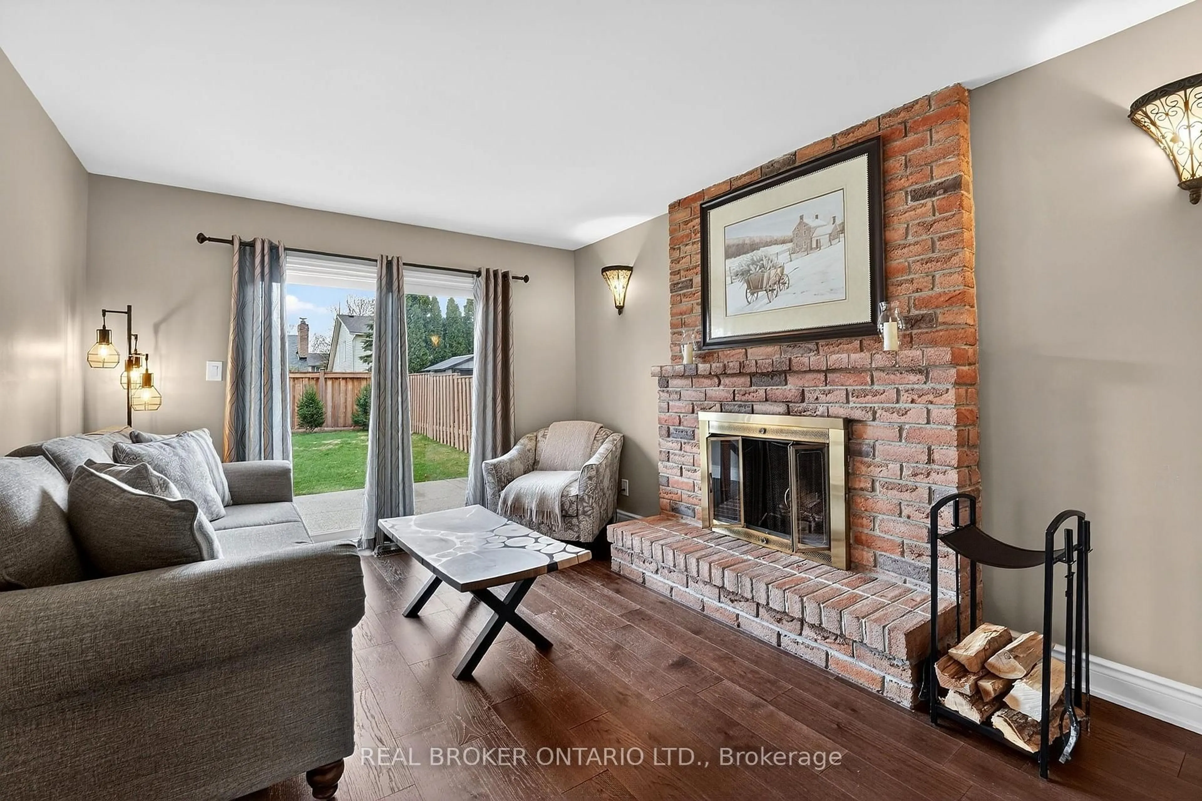 Living room with furniture, ceramic/tile floor for 474 Knightsbridge Cres, Hamilton Ontario L9G 3S5