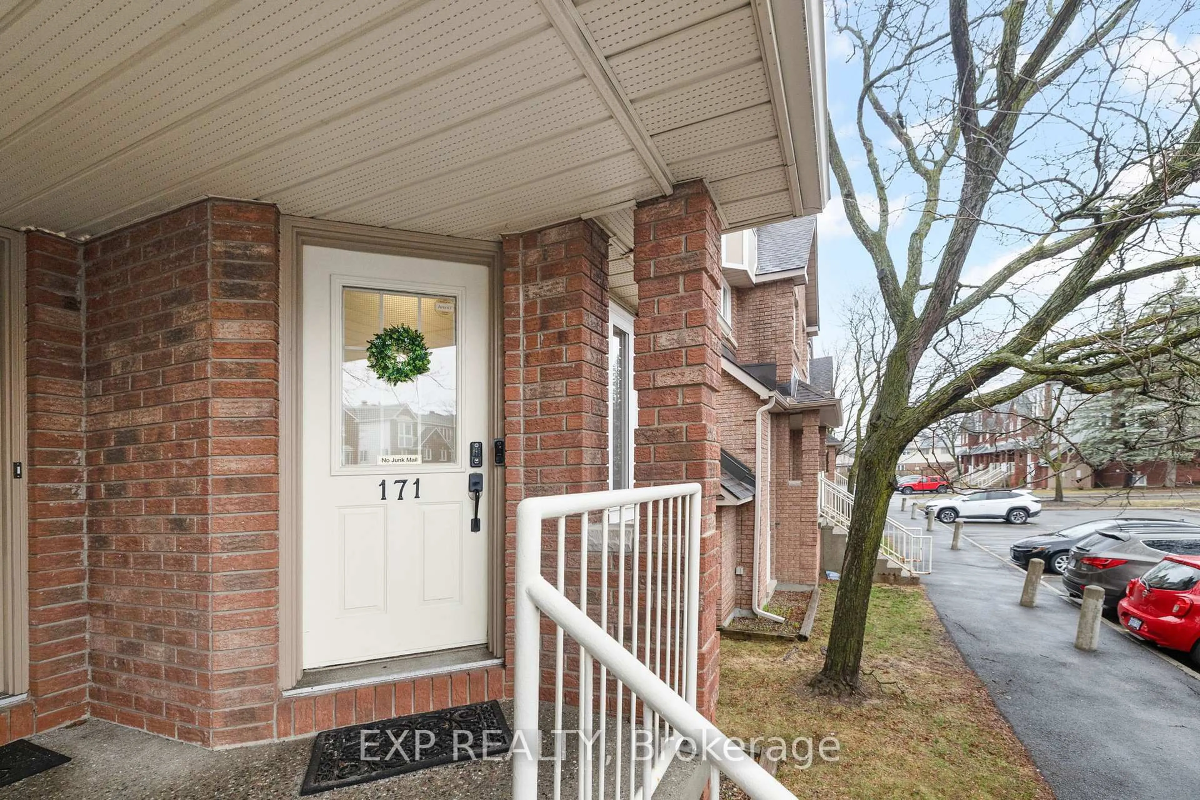 Indoor entryway for 171 Briston Private, Ottawa Ontario K1G 5R3