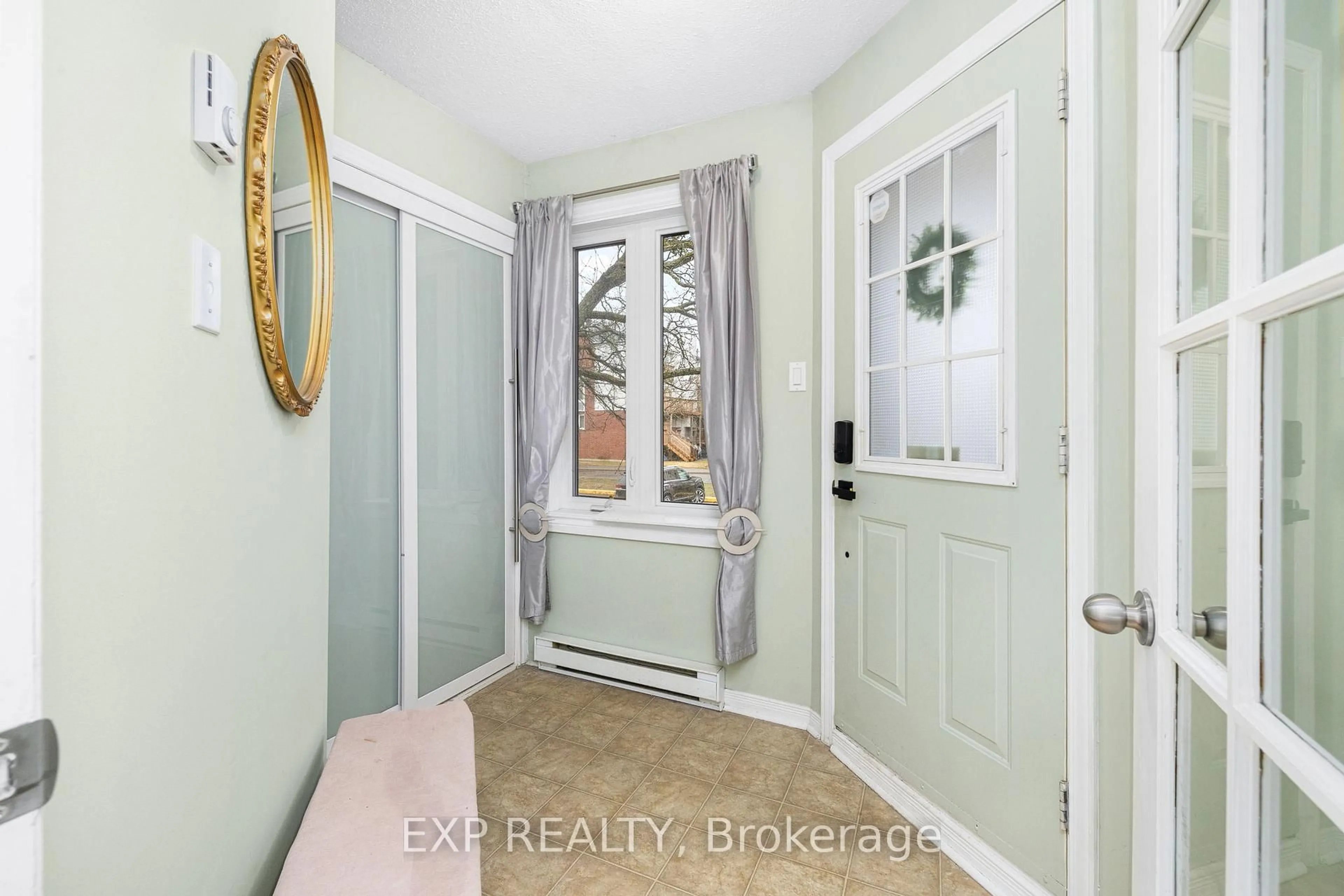 Indoor entryway for 171 Briston Private, Ottawa Ontario K1G 5R3