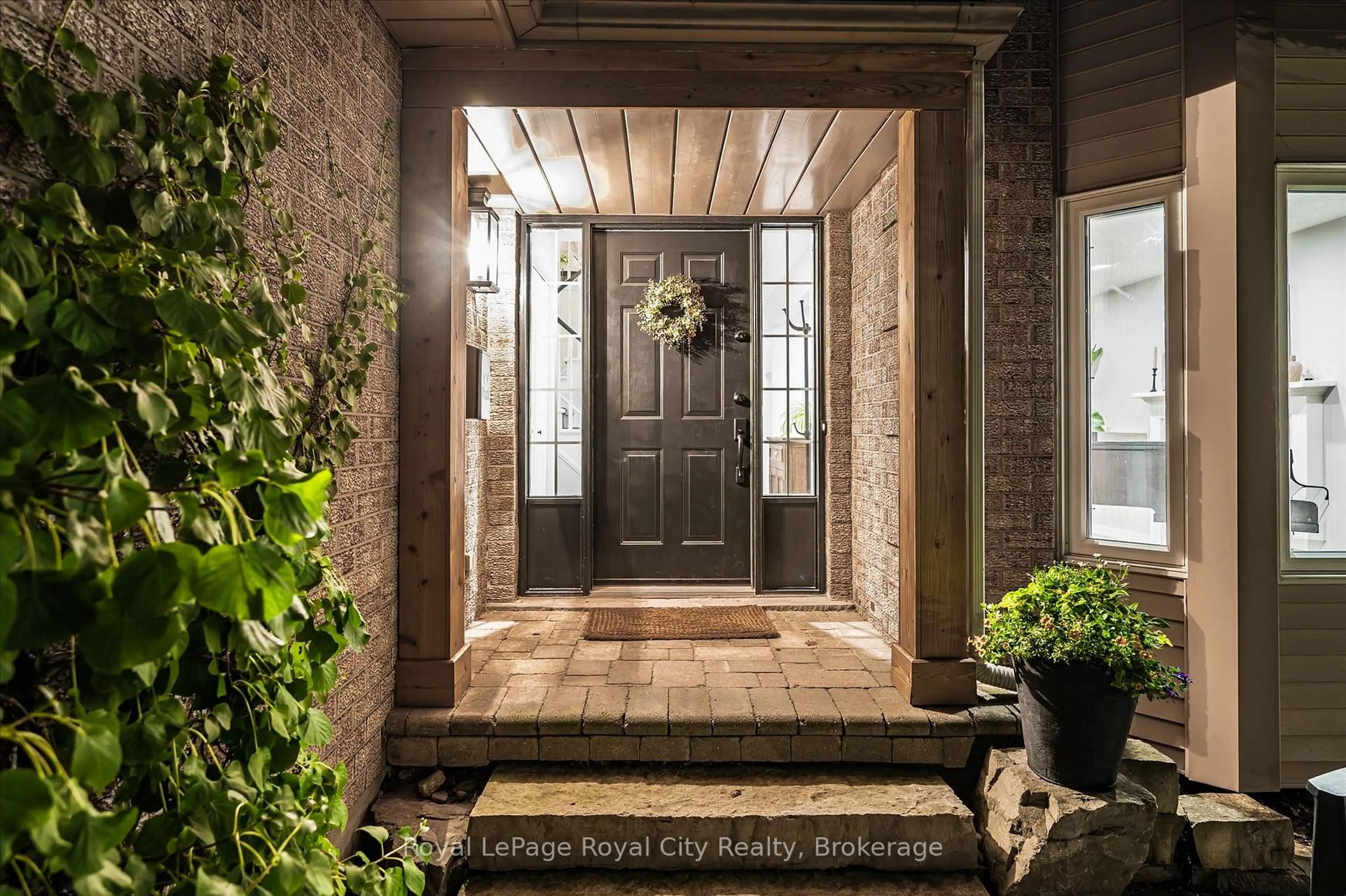 Indoor entryway for 14 Wood Duck Crt, Guelph Ontario N1C 1B1