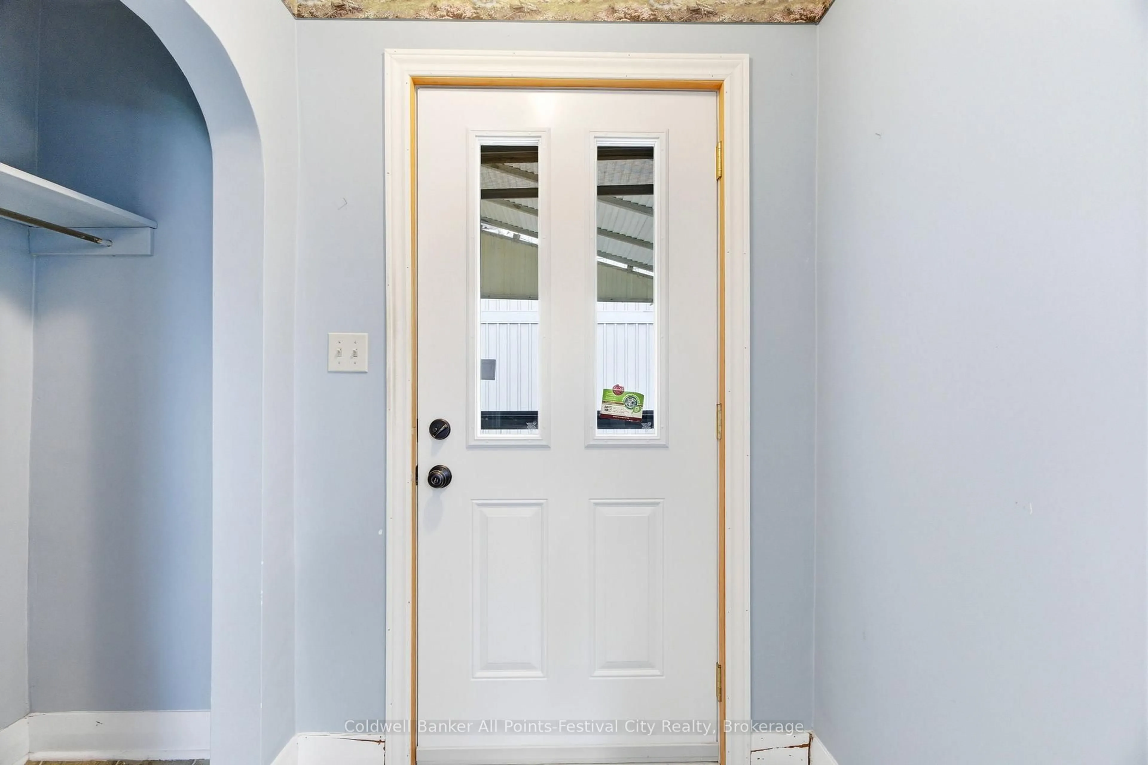 Indoor entryway for 113 Quebec St, Goderich Ontario N7A 2G6