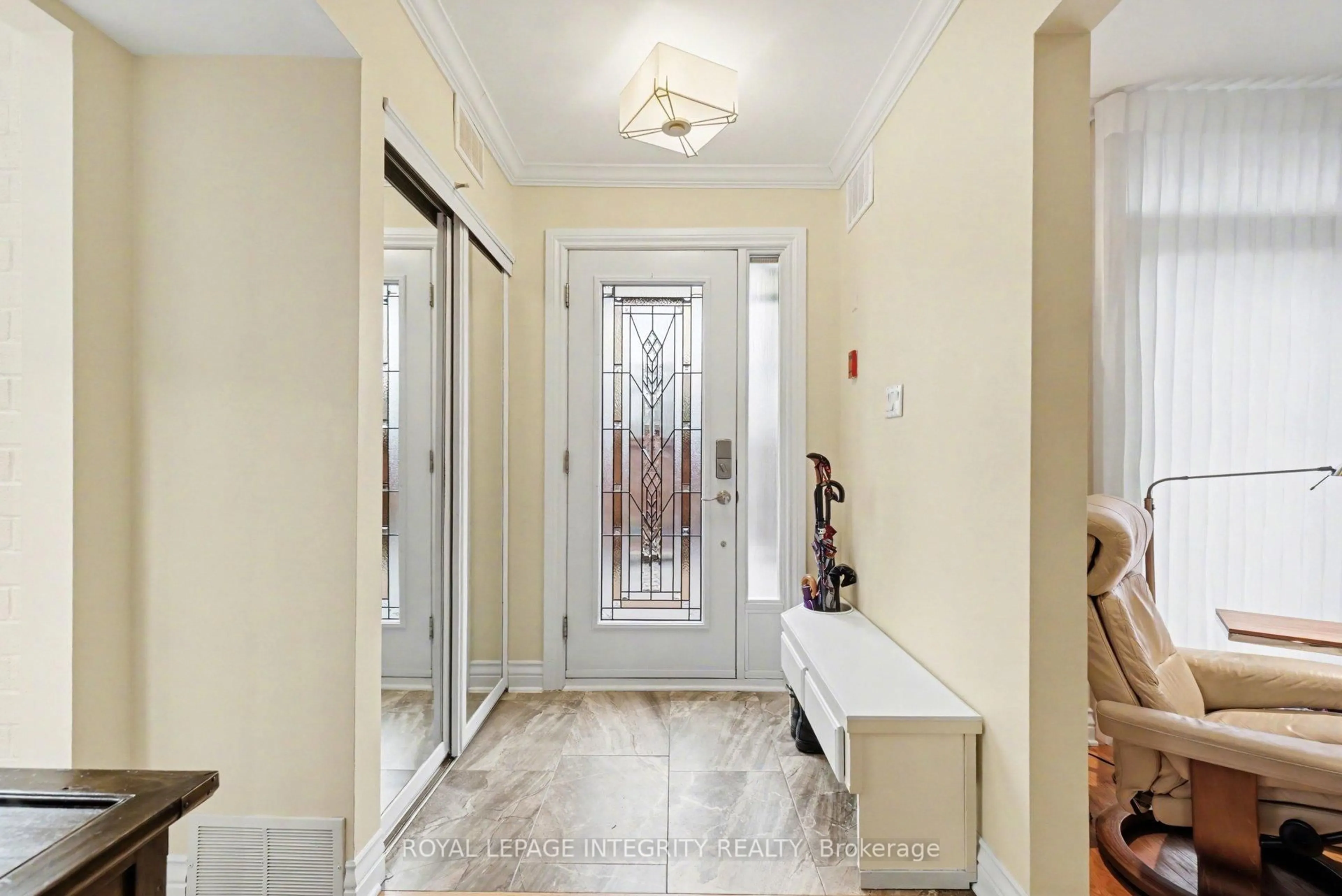 Indoor entryway for 100 Hillside Dr #30, Ottawa Ontario K1K 4J4