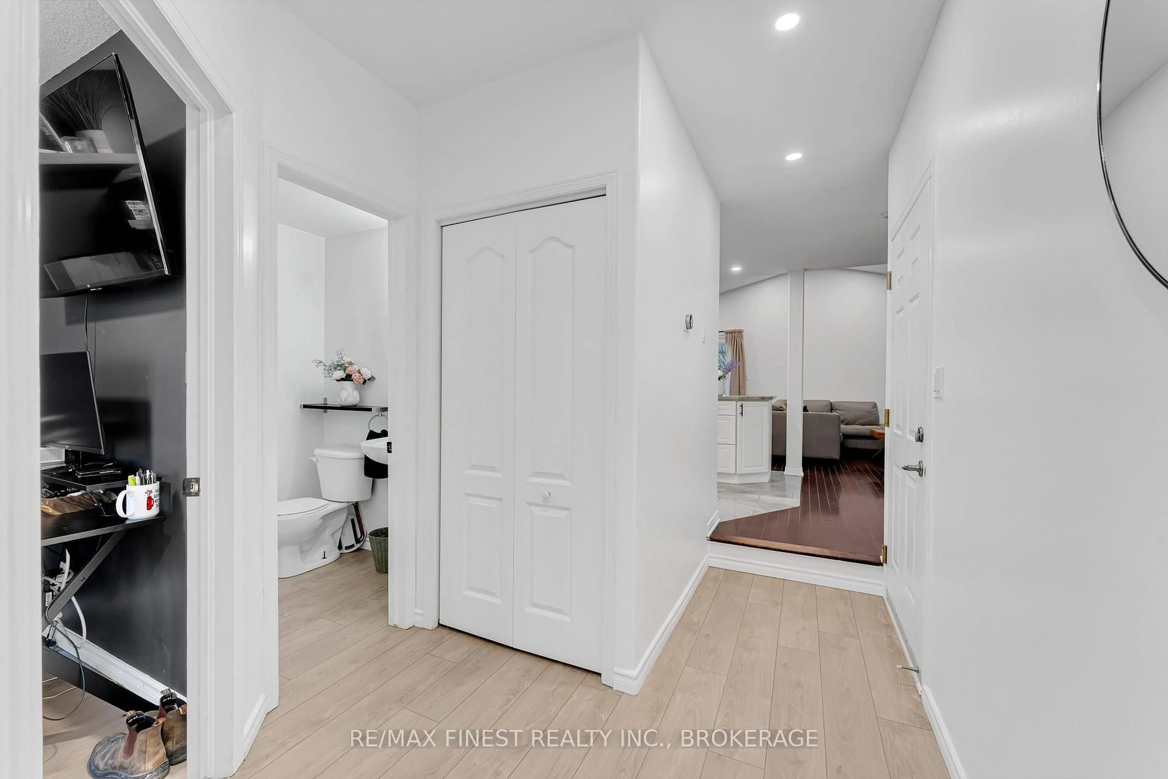 Indoor entryway for 422 Laura Ave, Kingston Ontario K7K 7M3