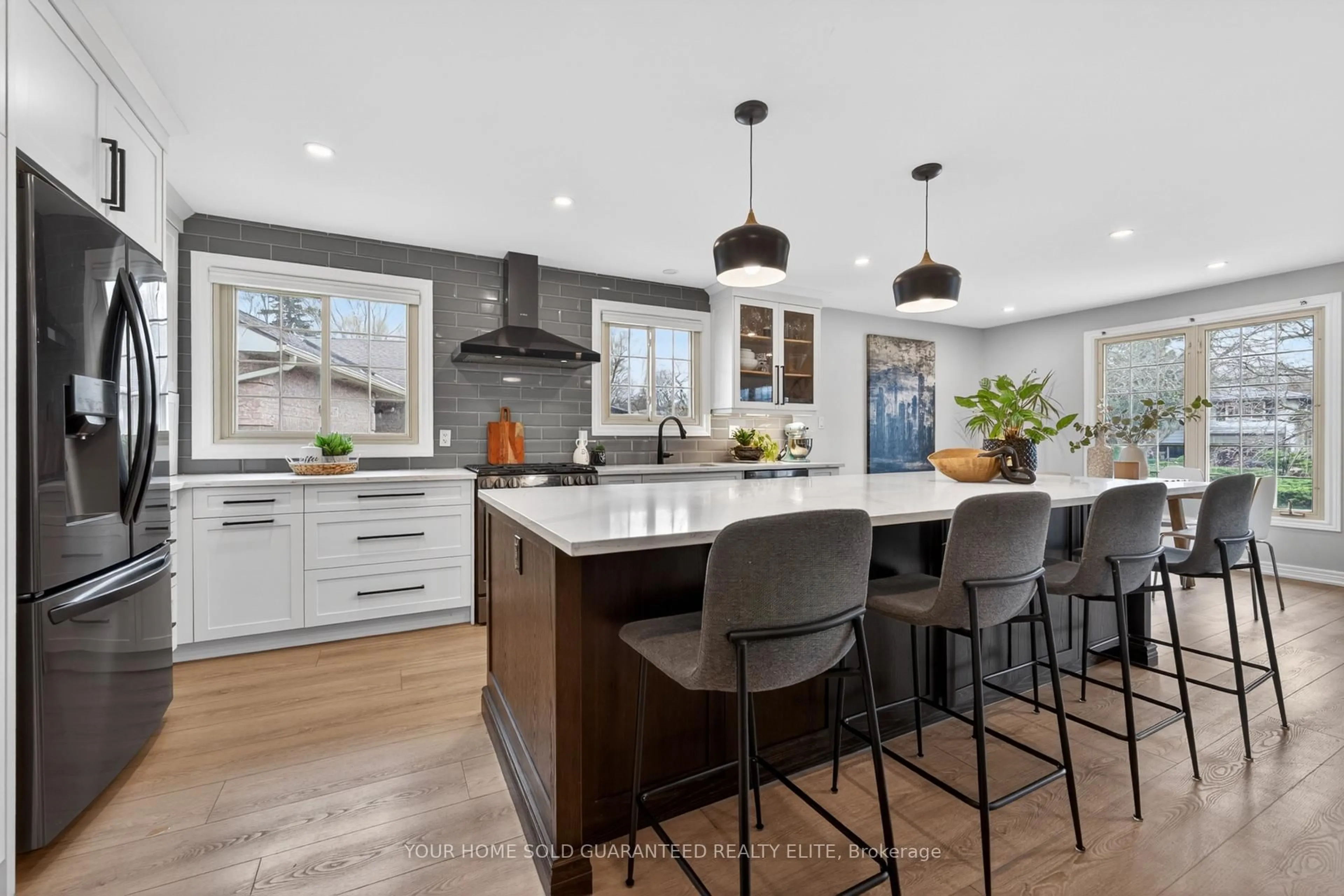 Open concept kitchen, unknown for 4199 Highland Park Dr, Lincoln Ontario L3J 0K3