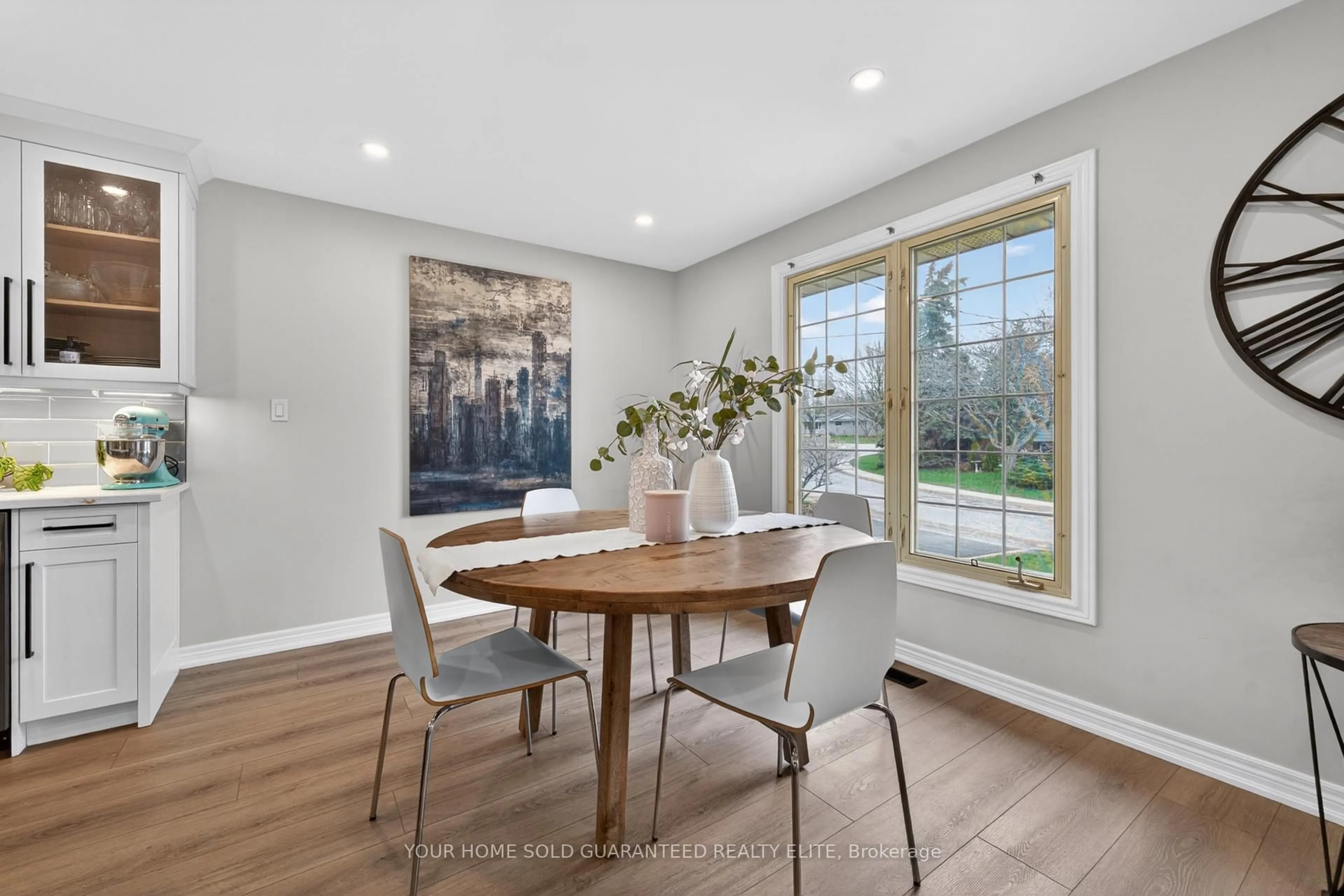 Dining room, wood/laminate floor for 4199 Highland Park Dr, Lincoln Ontario L3J 0K3