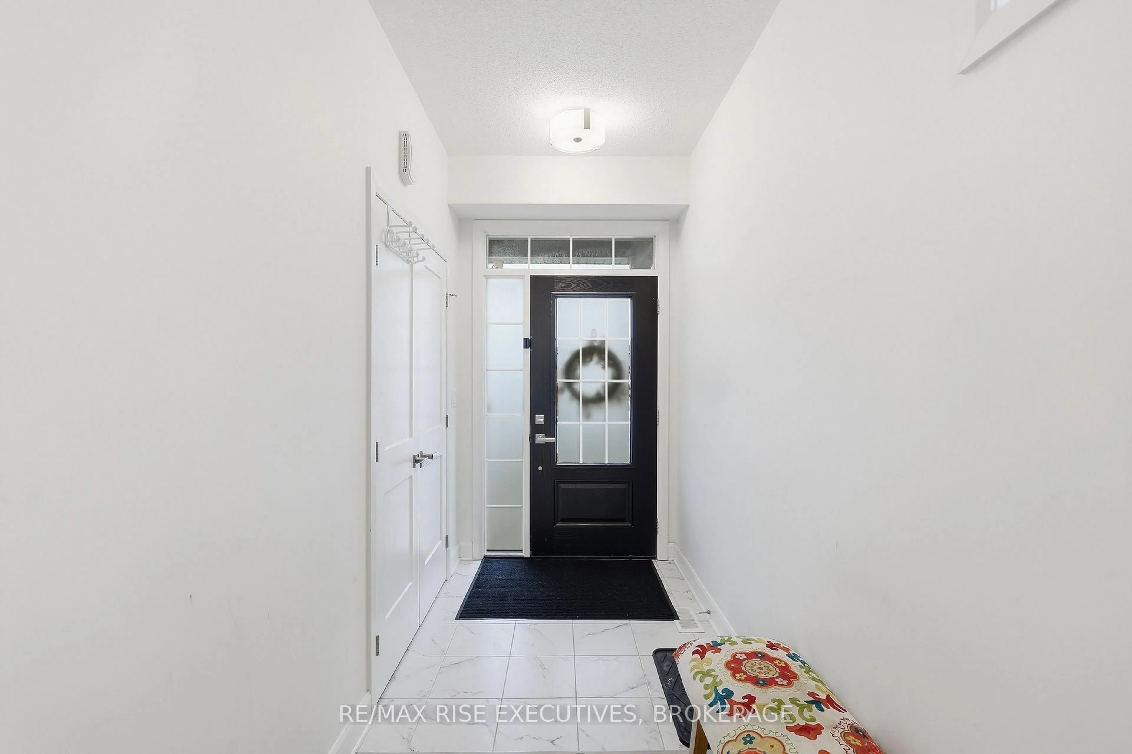 Indoor entryway for 1538 Davenport Cres, Kingston Ontario K7P 0M6