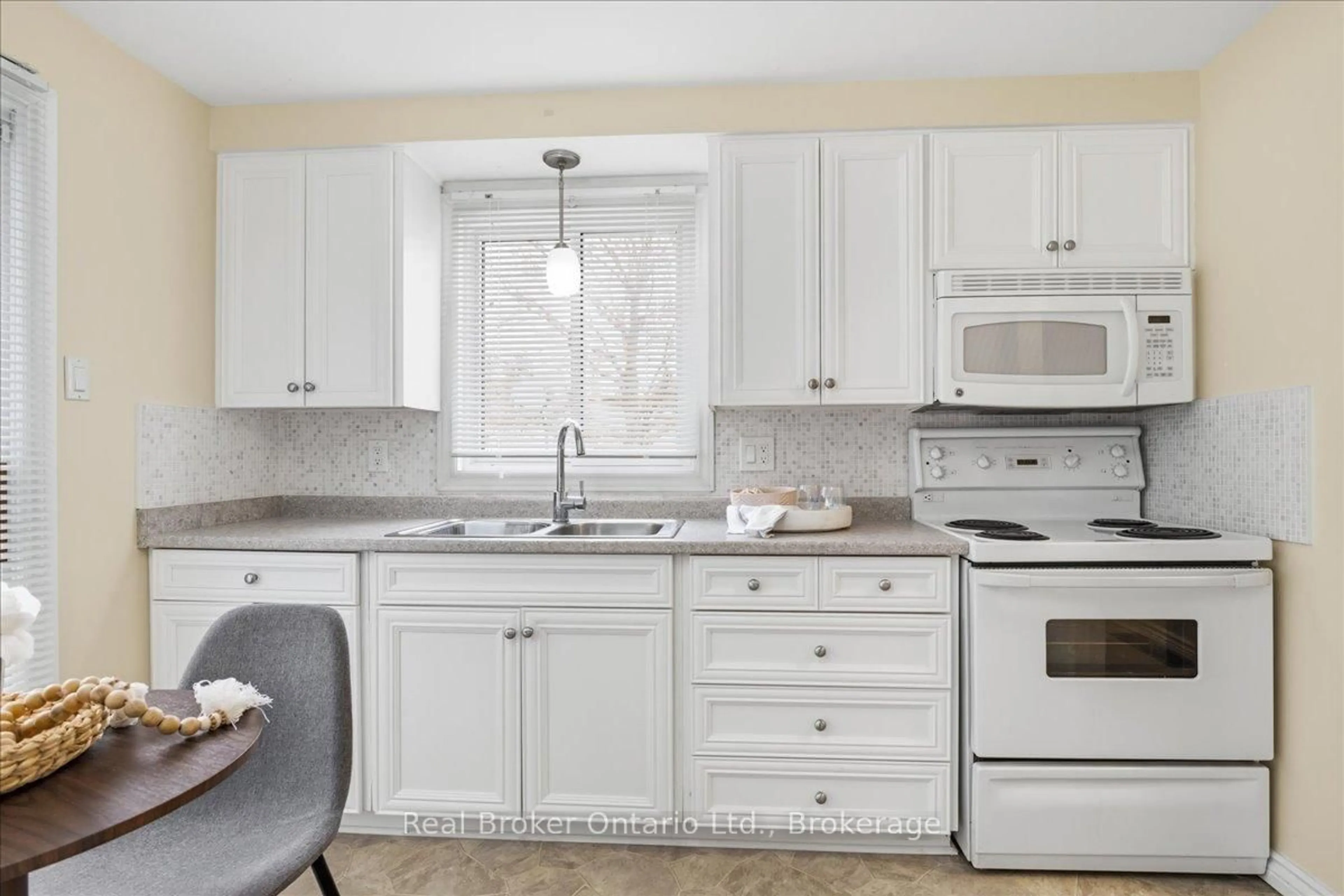 Standard kitchen, ceramic/tile floor for 415 Morgan Ave #5, Kitchener Ontario N2A 2V6