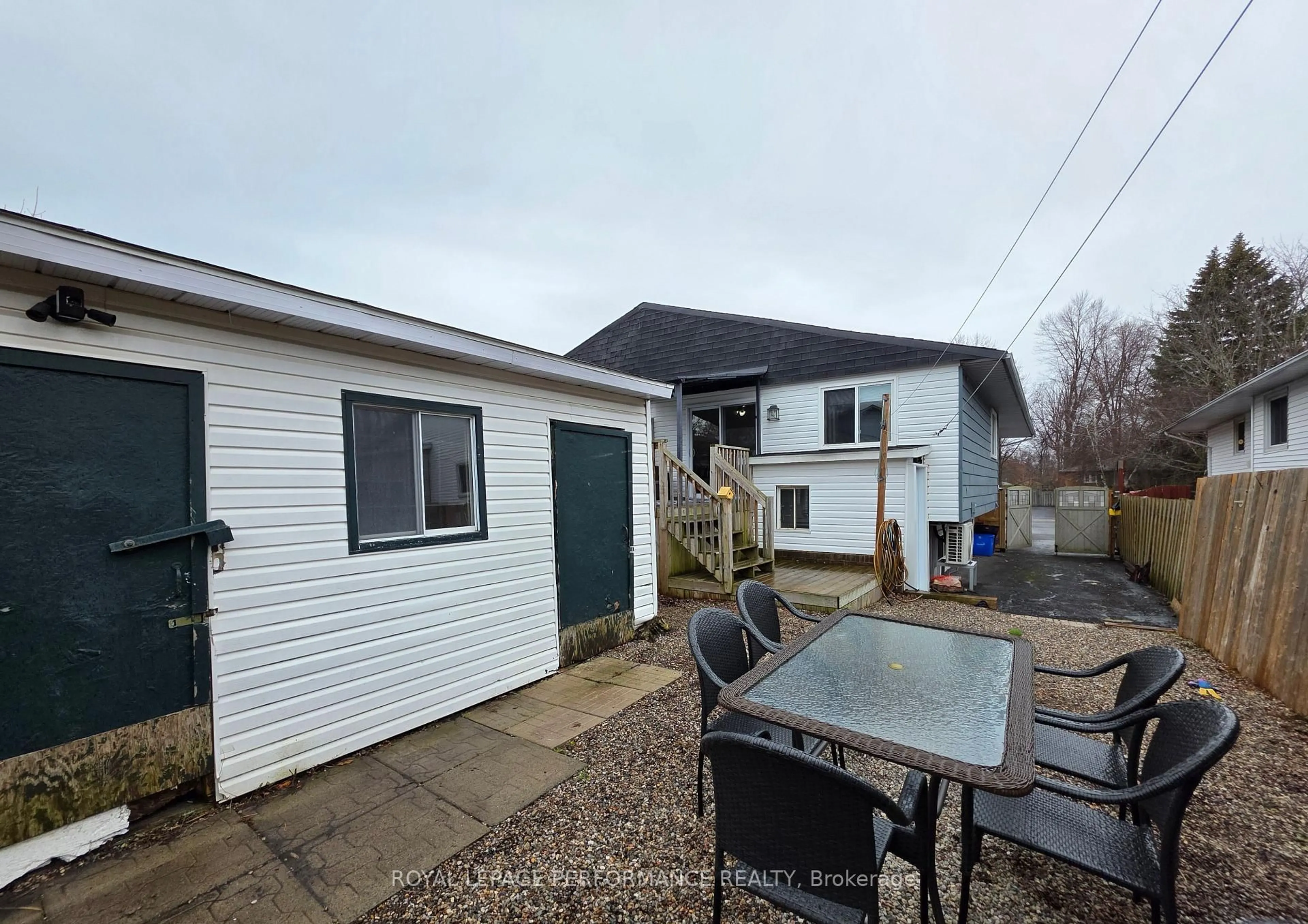 A pic from outside/outdoor area/front of a property/back of a property/a pic from drone, unknown for 632 Dundas Cres, Cornwall Ontario K6H 6H8