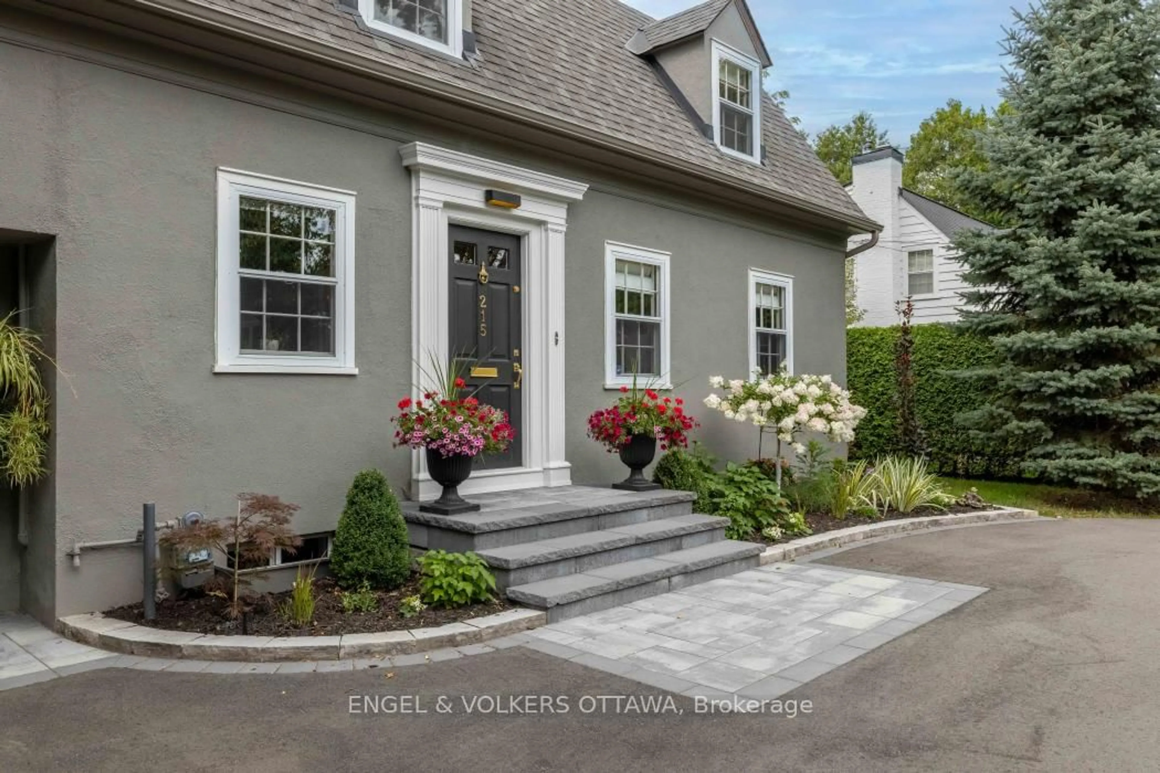 Home with vinyl exterior material, street for 215 Springfield Rd, Ottawa Ontario K1M 0L1