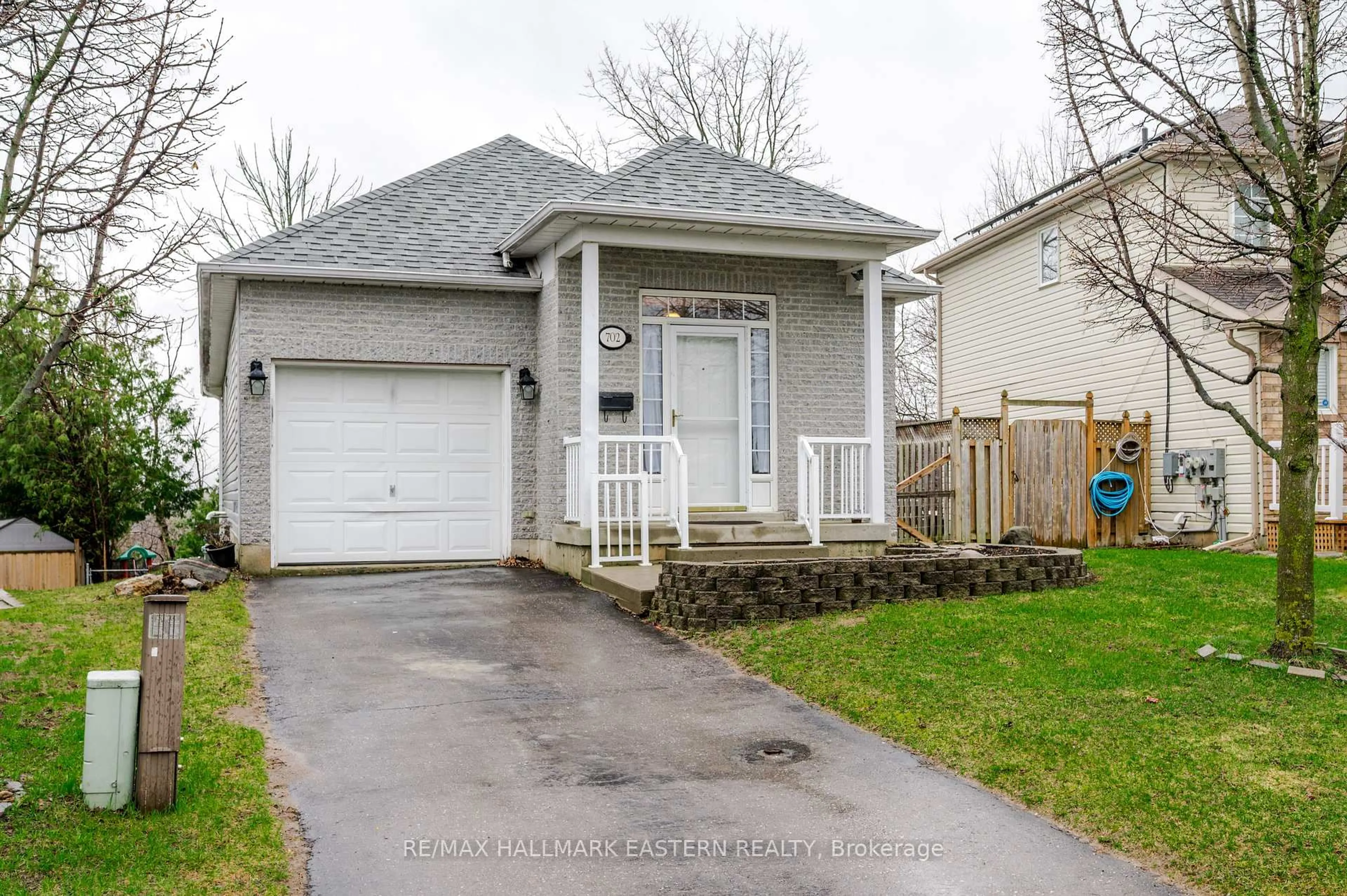 Unknown for 702 Trailview Dr, Peterborough Ontario K9J 8P2