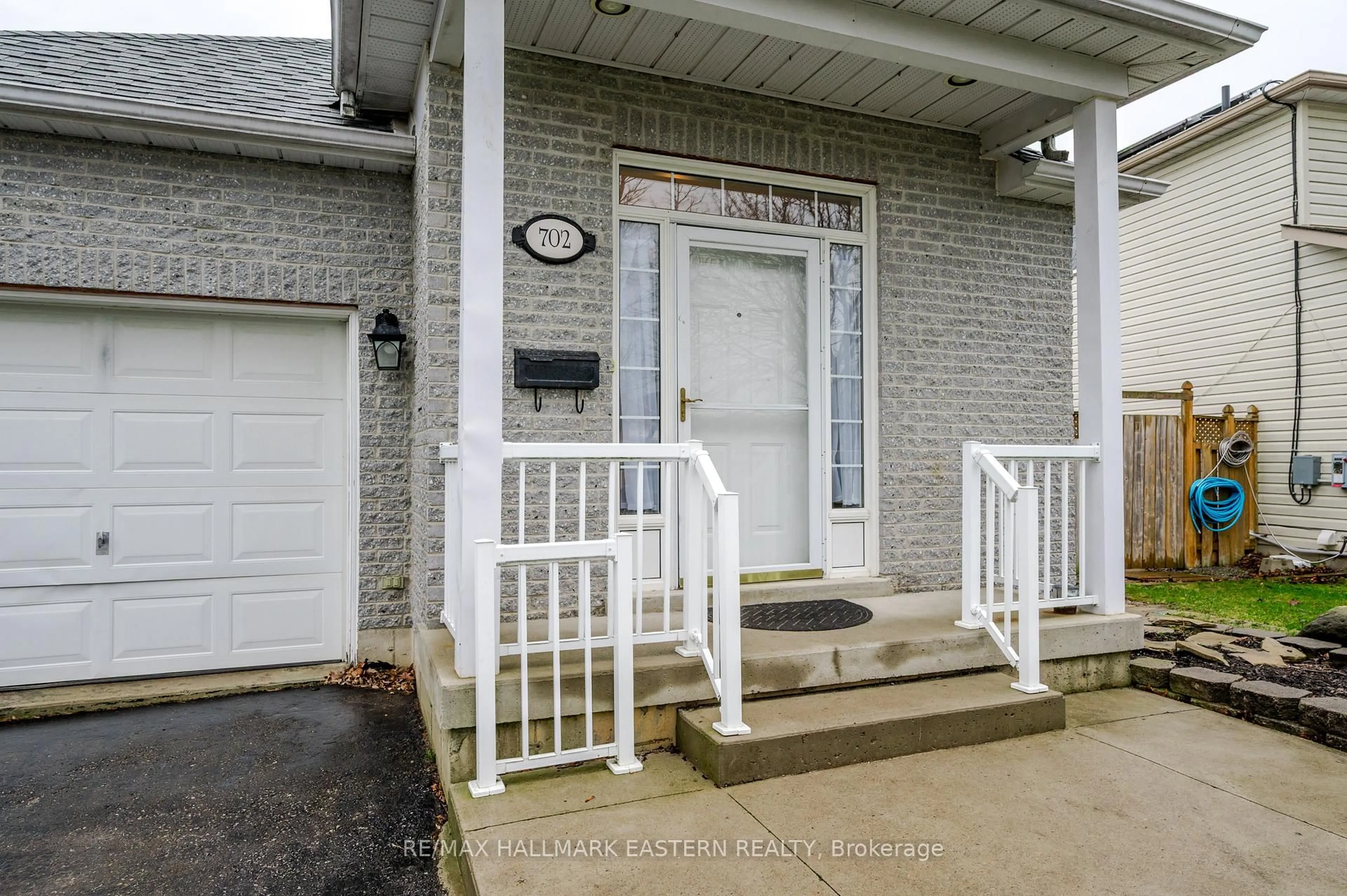 Unknown for 702 Trailview Dr, Peterborough Ontario K9J 8P2