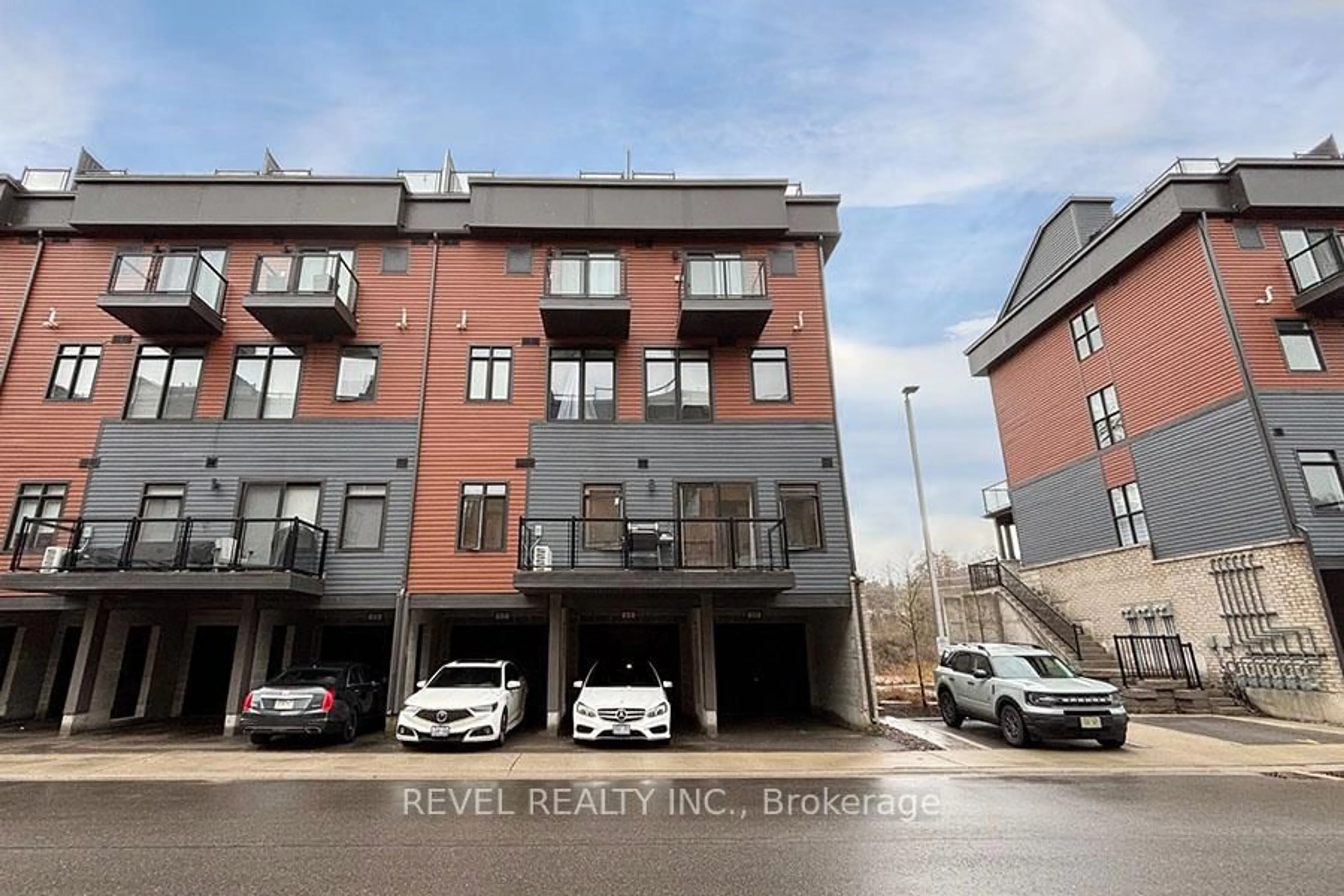 A pic from outside/outdoor area/front of a property/back of a property/a pic from drone, street for 2 Willow St #11, Brant Ontario N3L 0C6