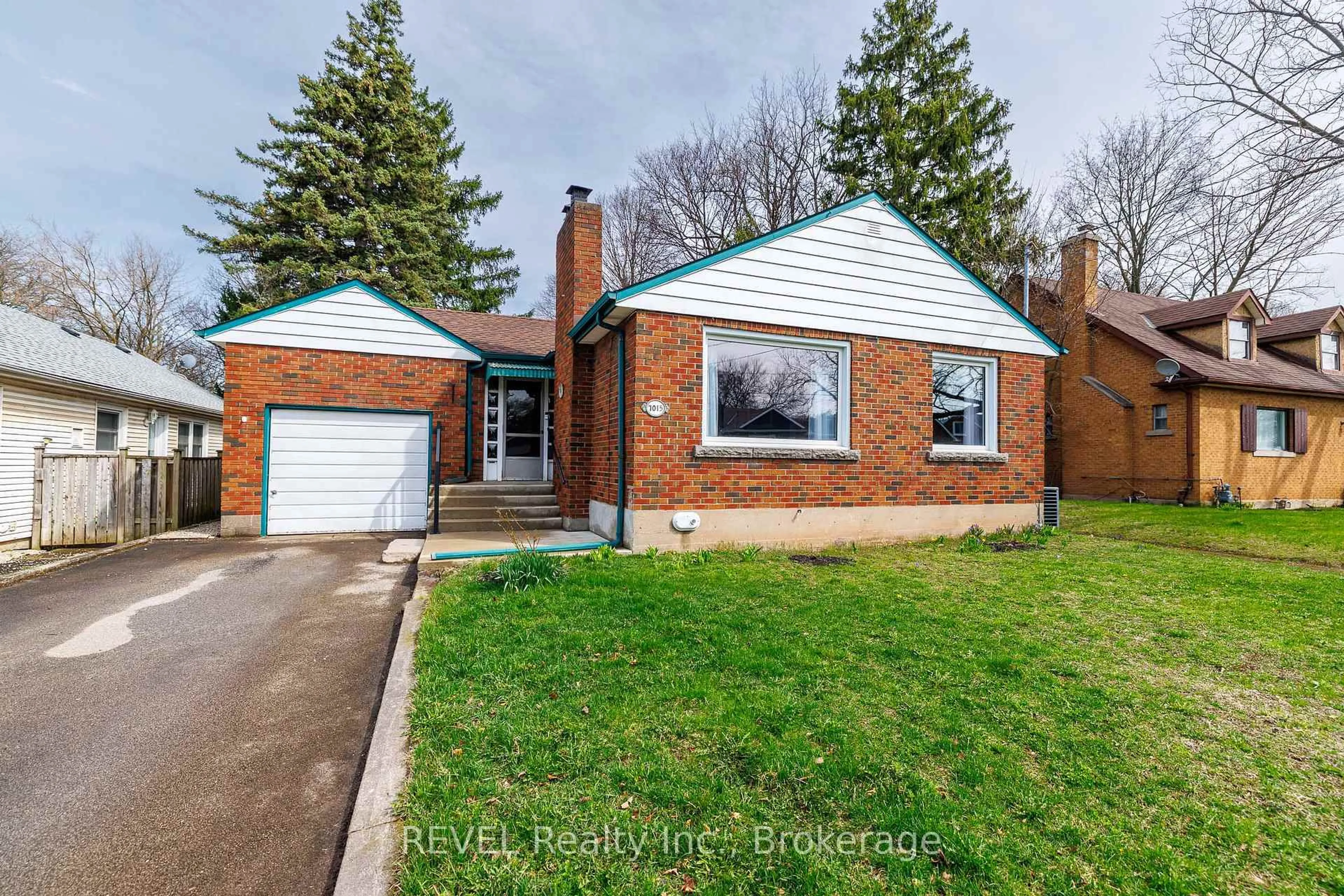 Home with brick exterior material, street for 7015 Barker St, Niagara Falls Ontario L2G 1Z5