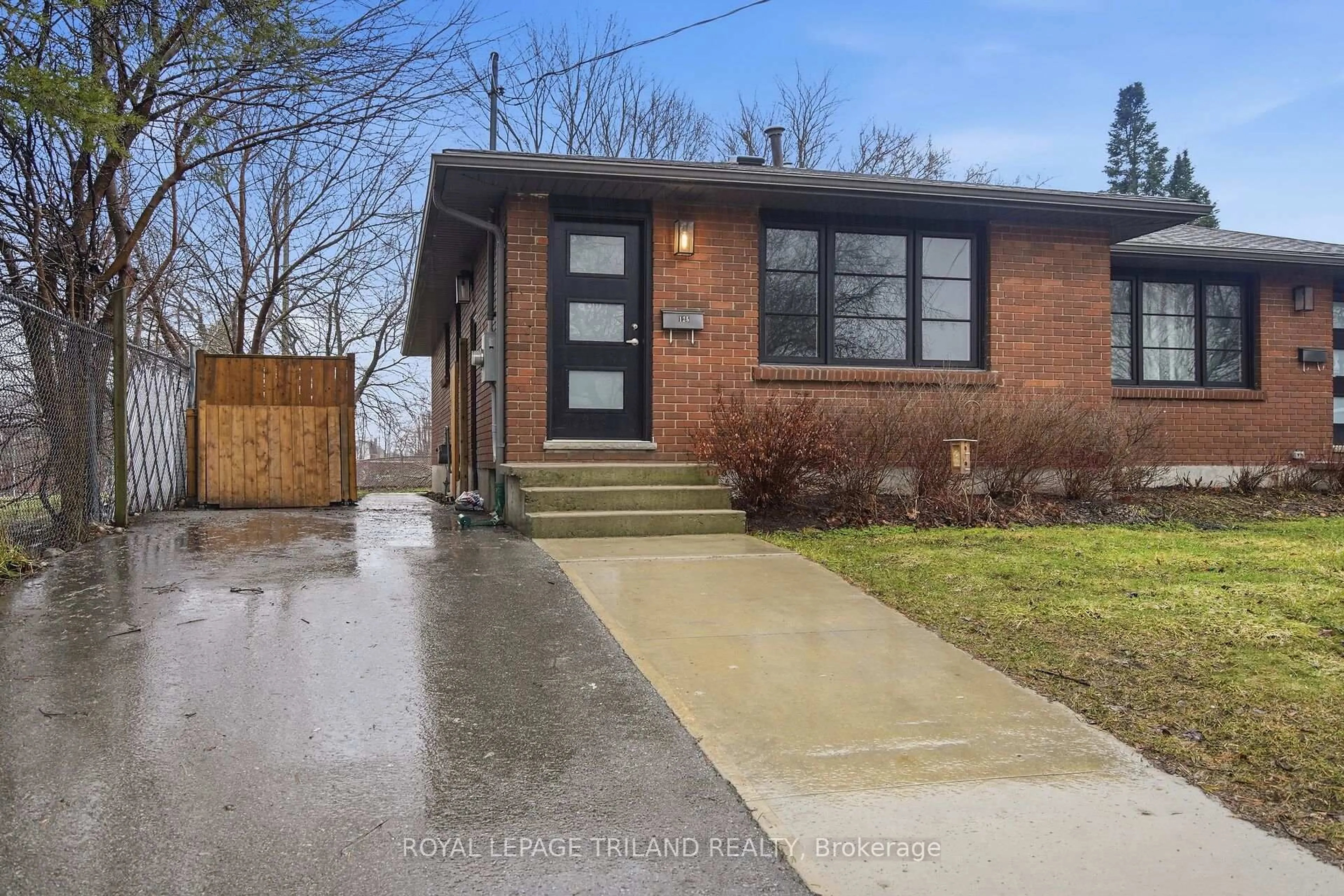 Home with brick exterior material, street for 125 Connaught Ave, London East Ontario N5Y 3A5