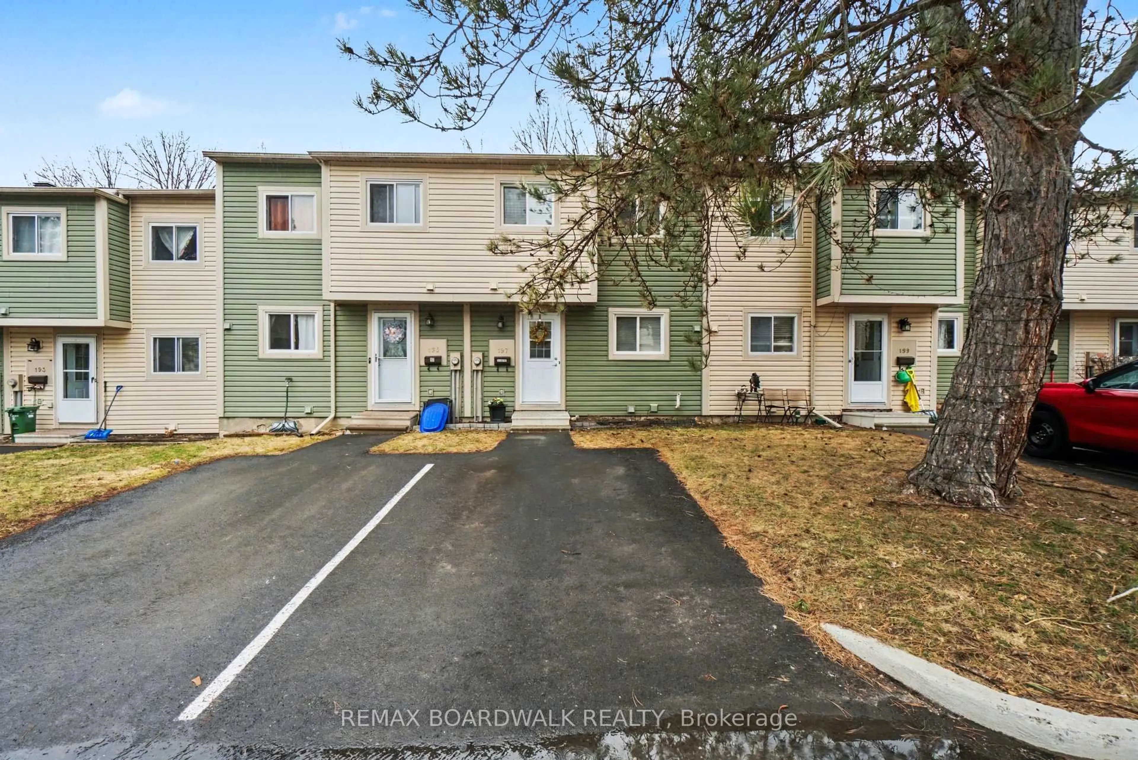 A pic from outside/outdoor area/front of a property/back of a property/a pic from drone, street for 197 Teal Cres, Orleans Ontario K1E 2C3