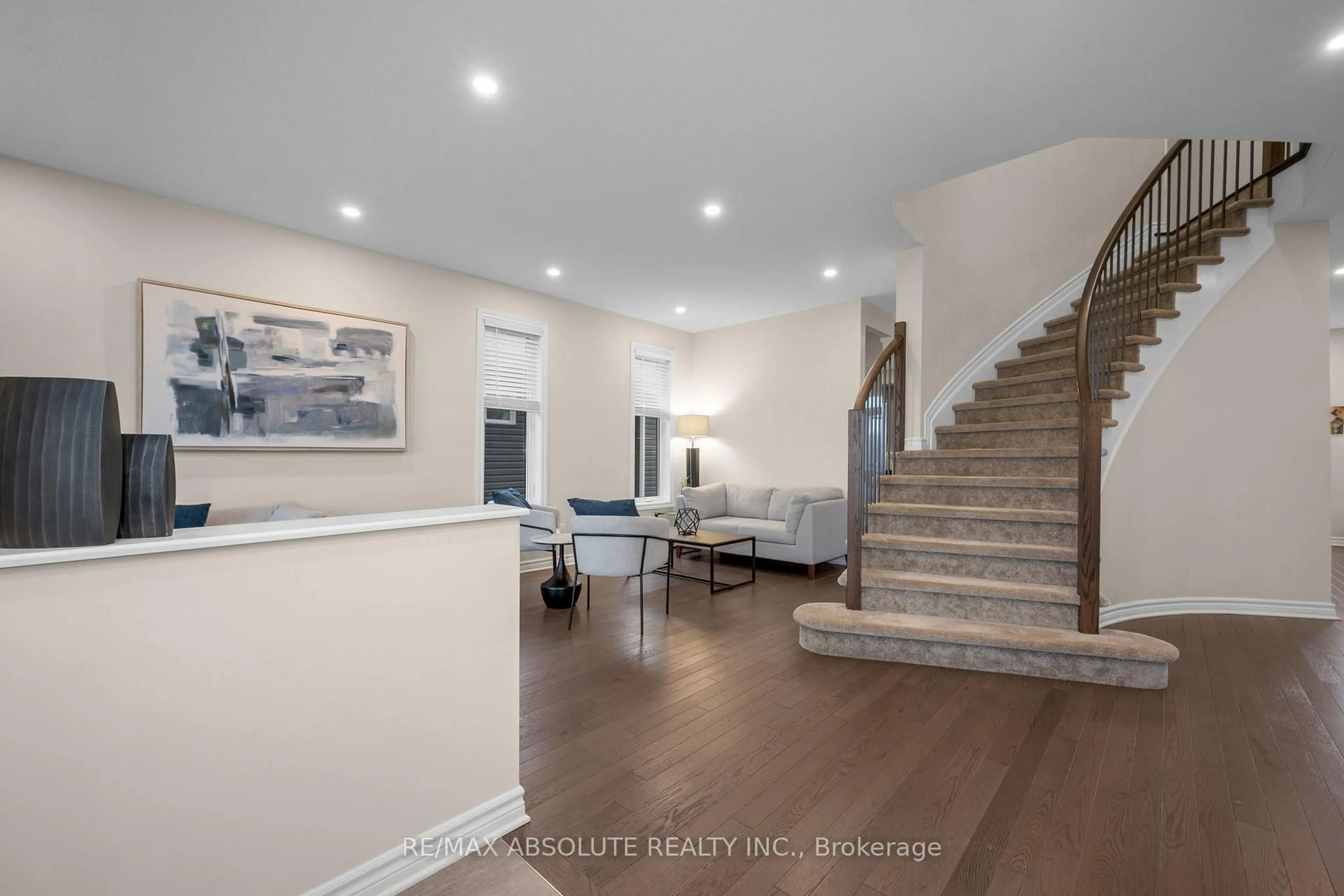 Indoor entryway for 706 Parade Dr, Ottawa Ontario K2S 0Z4