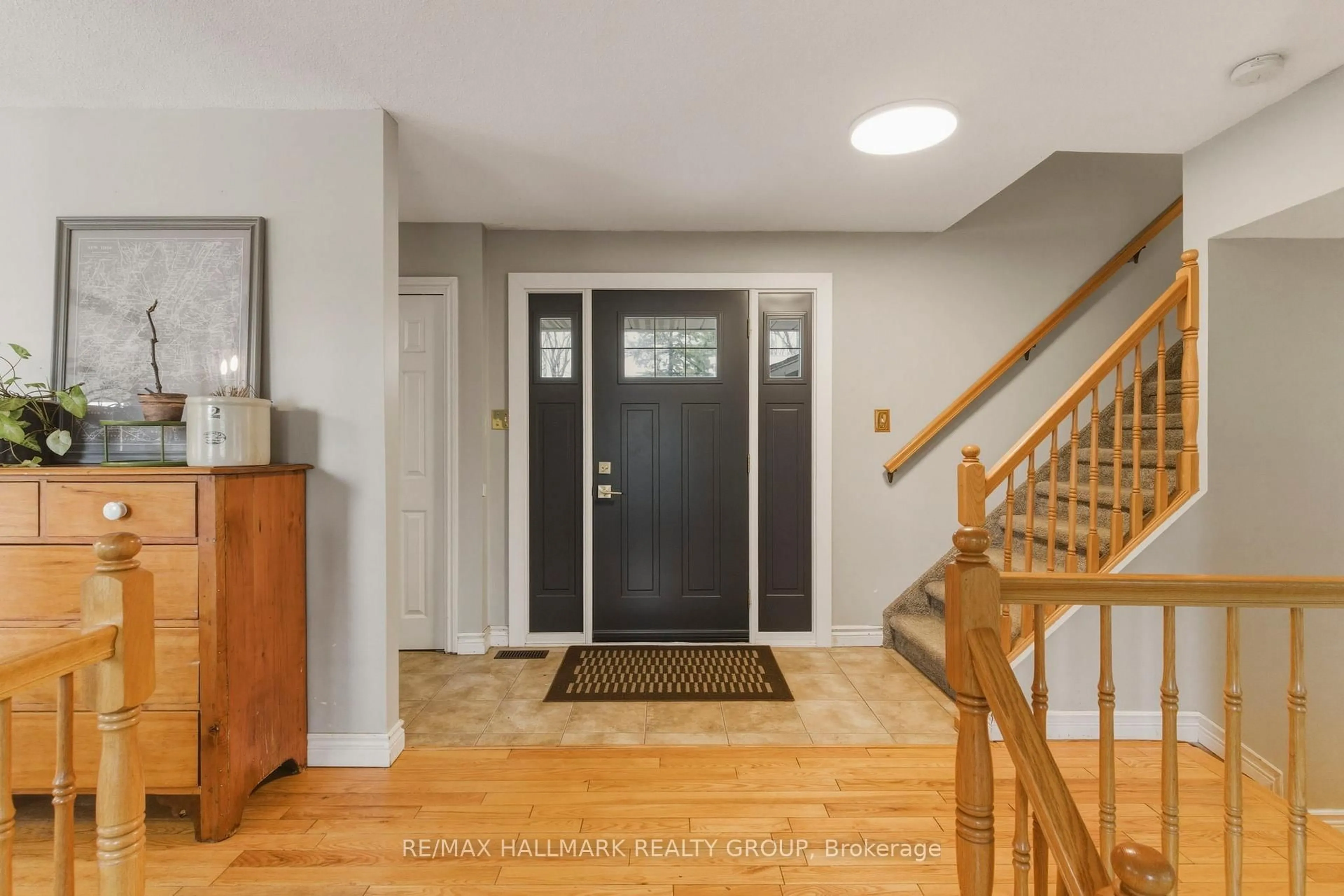 Indoor entryway for 265 Kingston Cres, Prescott Ontario K0E 1T0