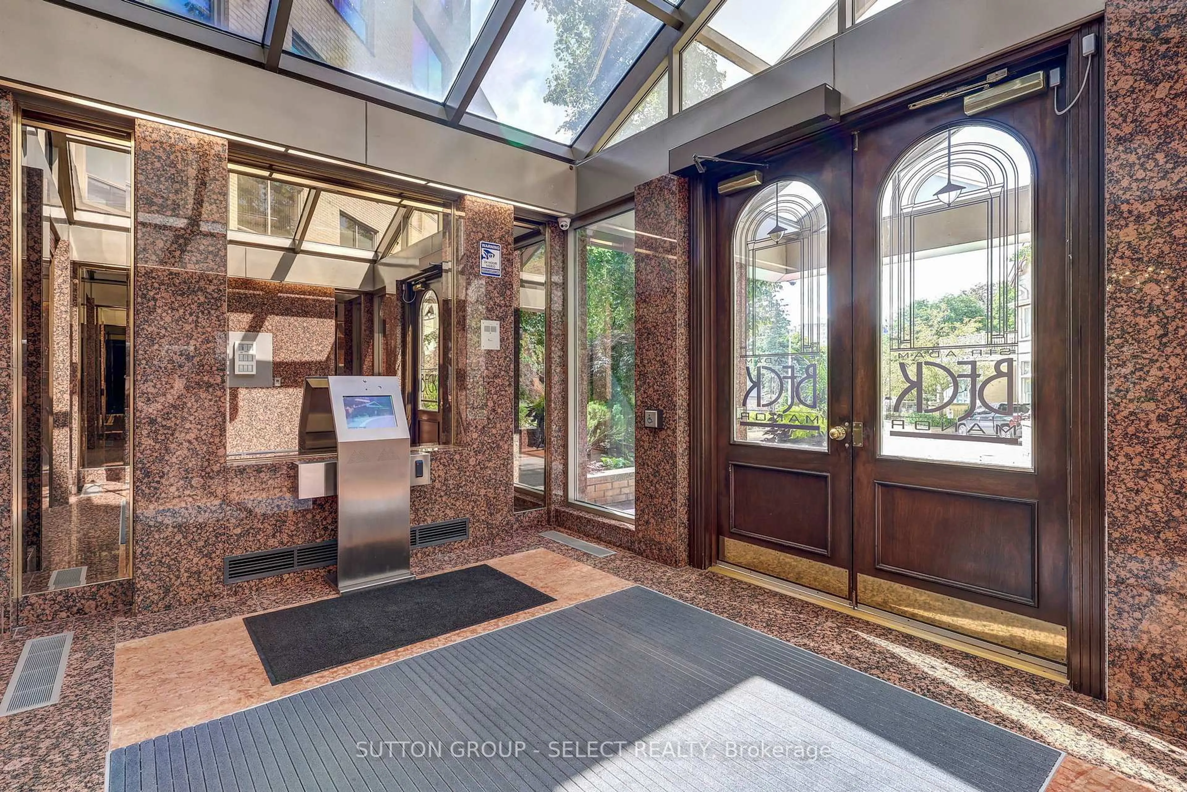 Indoor foyer for 250 Sydenham St #215, London East Ontario N6A 5S1