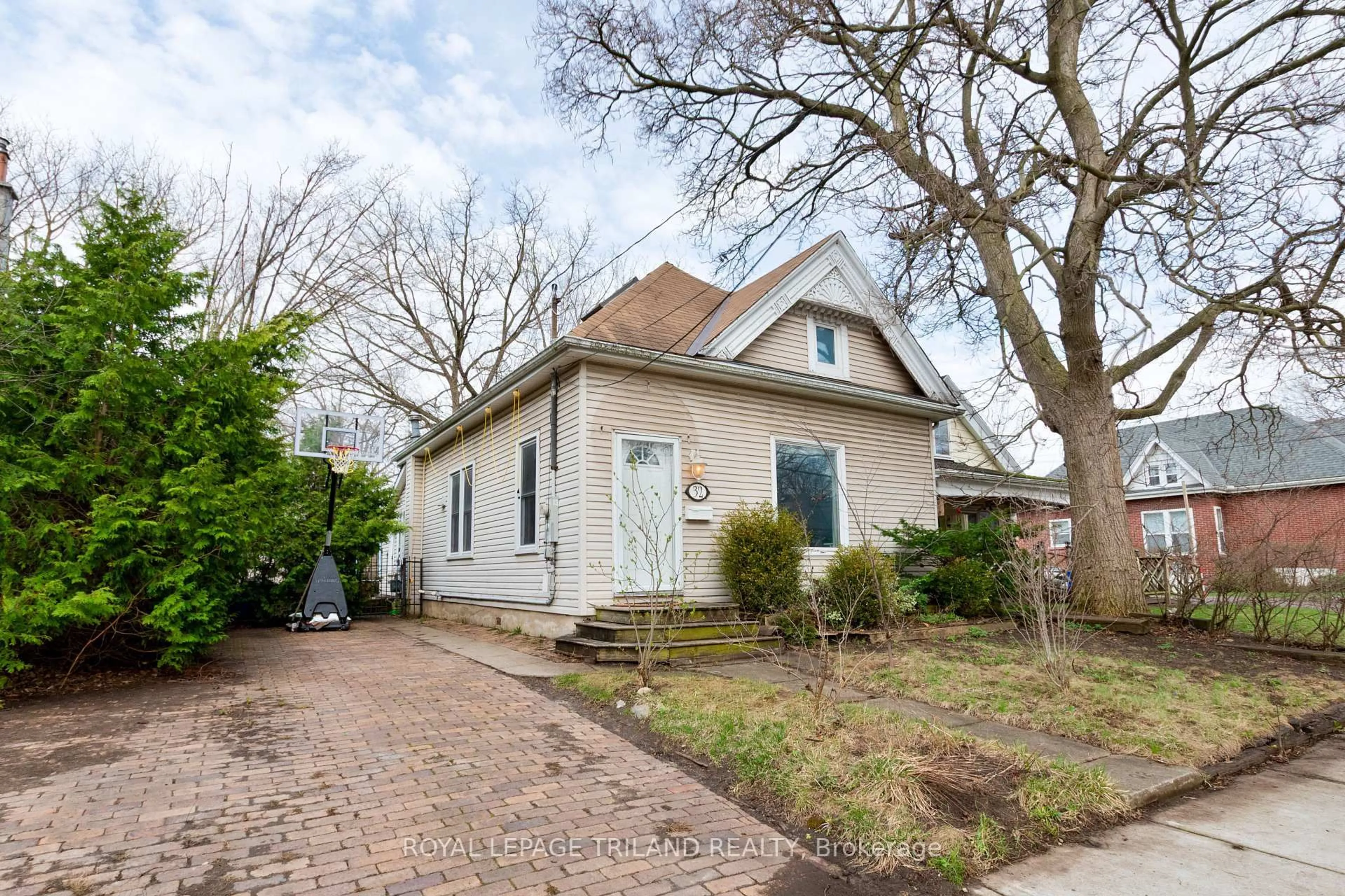 Home with brick exterior material, street for 32 St Andrew St, London North Ontario N6H 1Z6