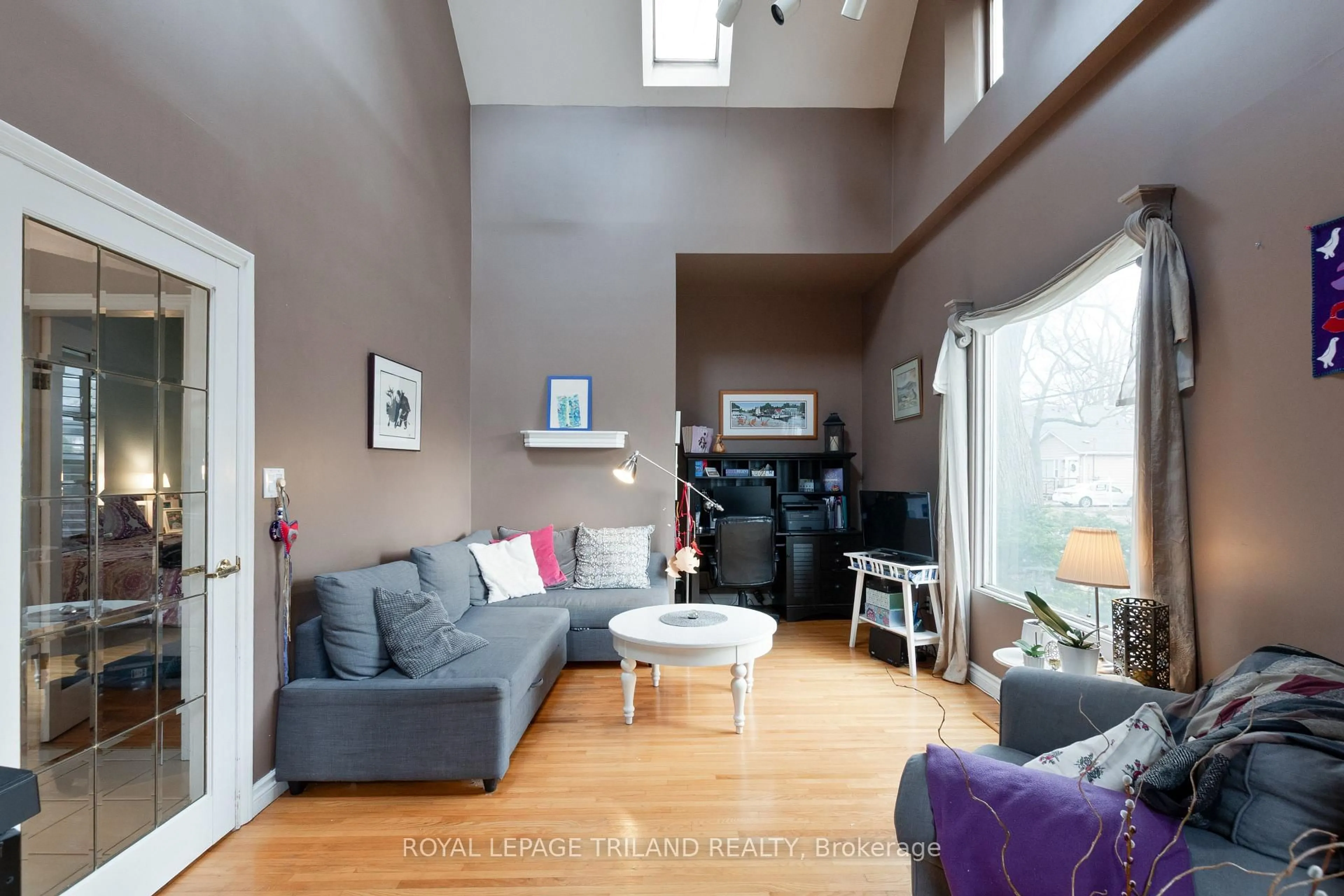 Living room with furniture, unknown for 32 St Andrew St, London North Ontario N6H 1Z6