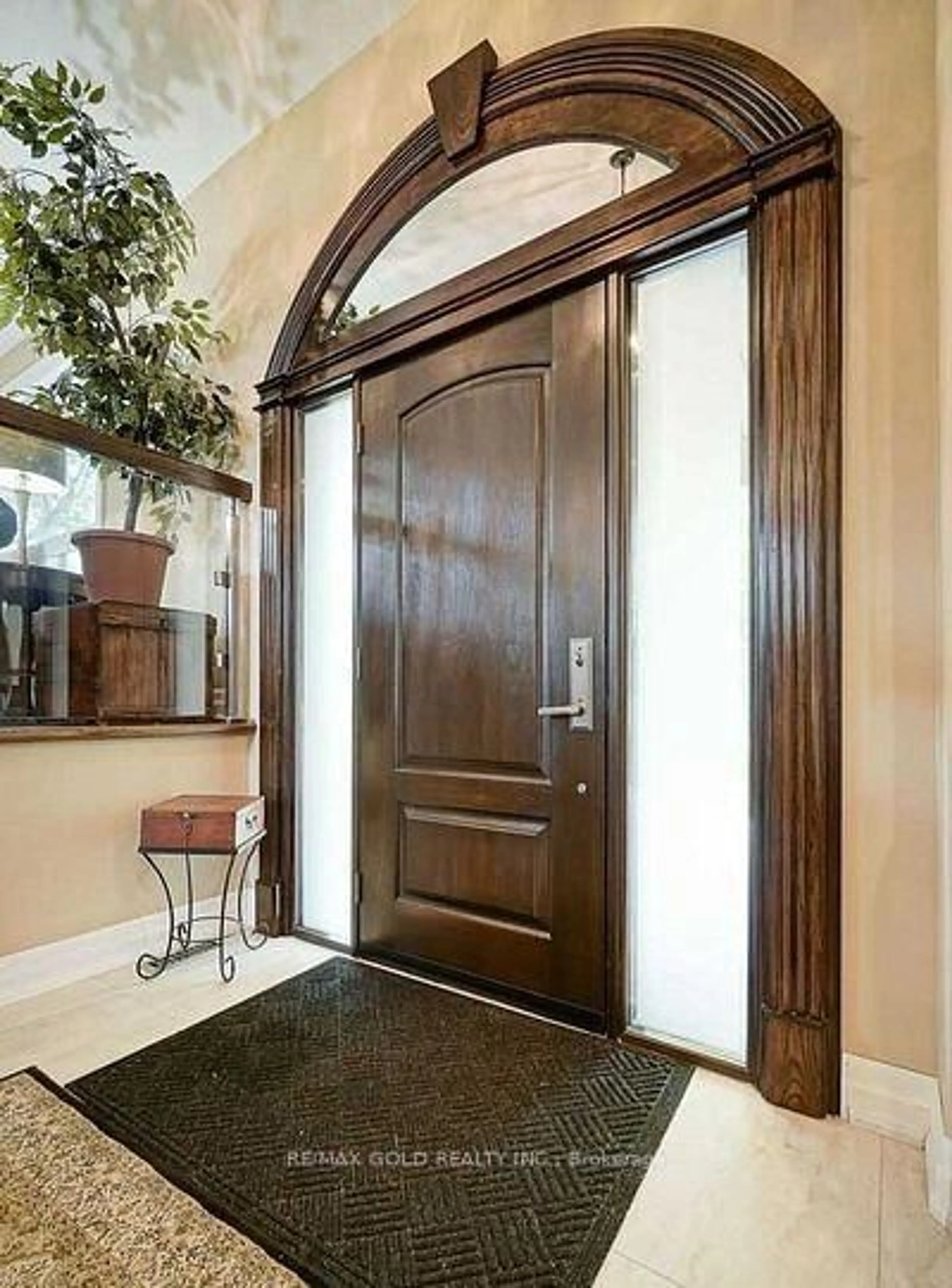 Indoor entryway for 64312 Dufferin County Rd, East Garafraxa Ontario L9W 7J5