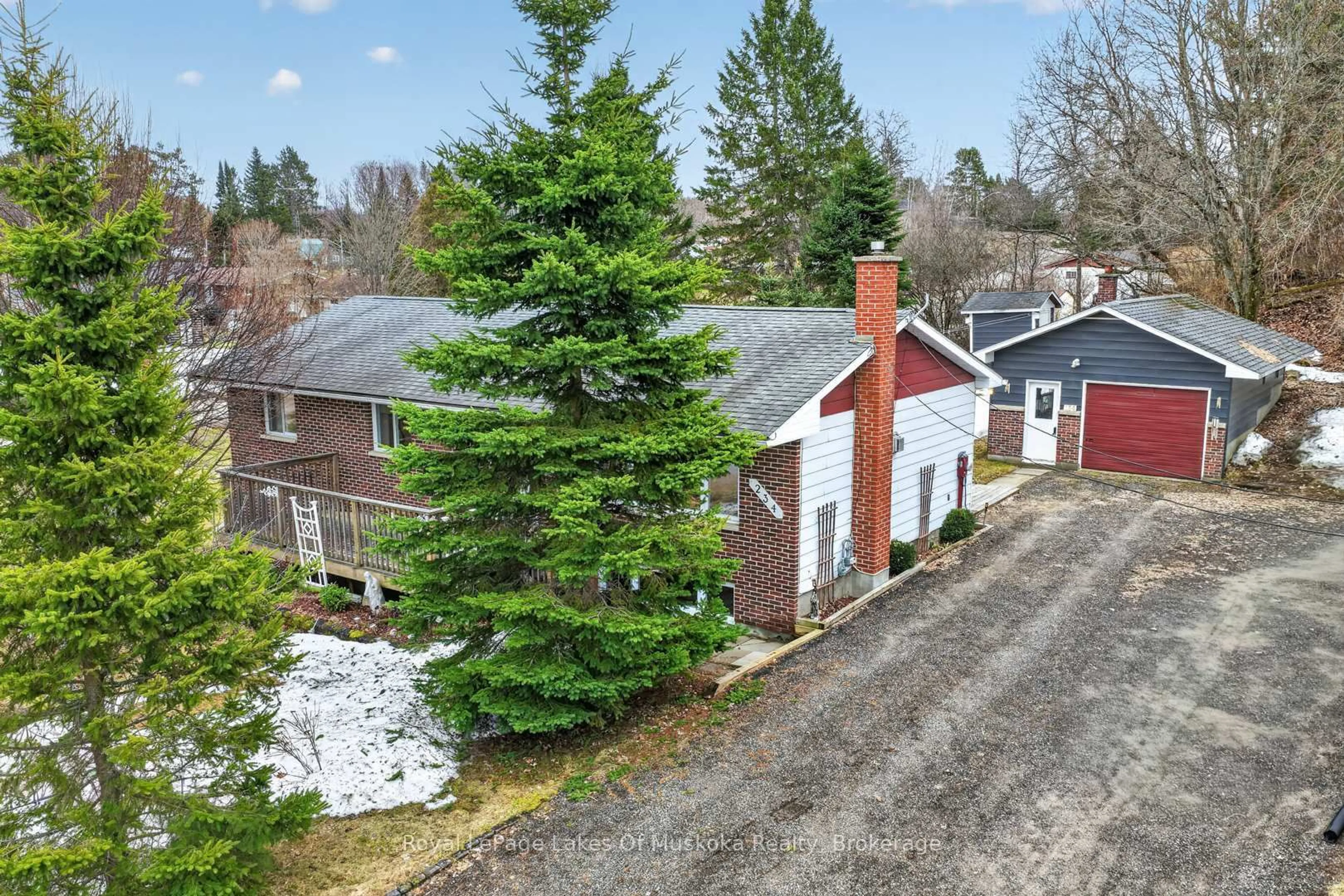 A pic from outside/outdoor area/front of a property/back of a property/a pic from drone, street for 234 Yonge St, Burk's Falls Ontario P0A 1C0