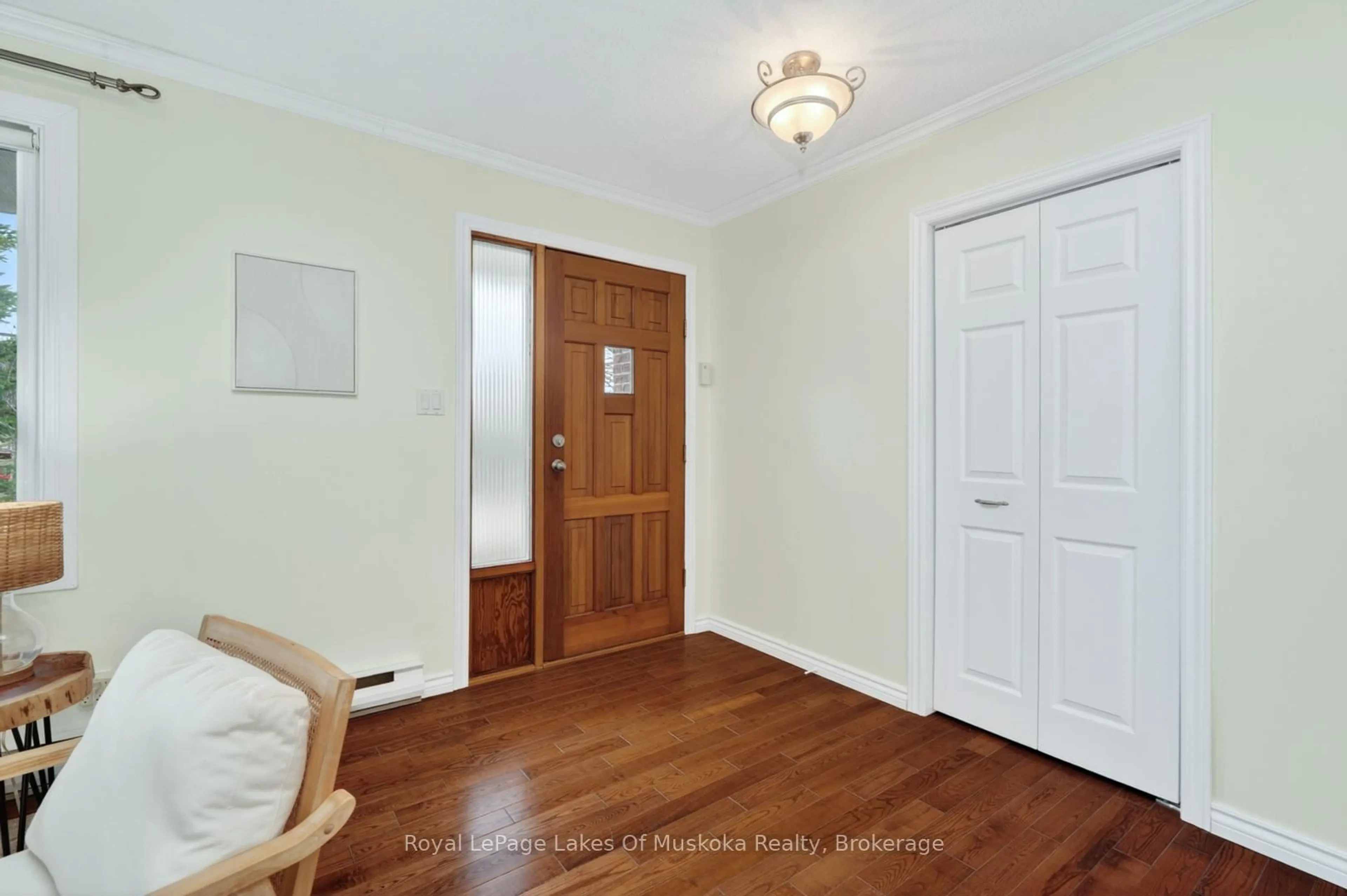 Indoor entryway for 234 Yonge St, Burk's Falls Ontario P0A 1C0