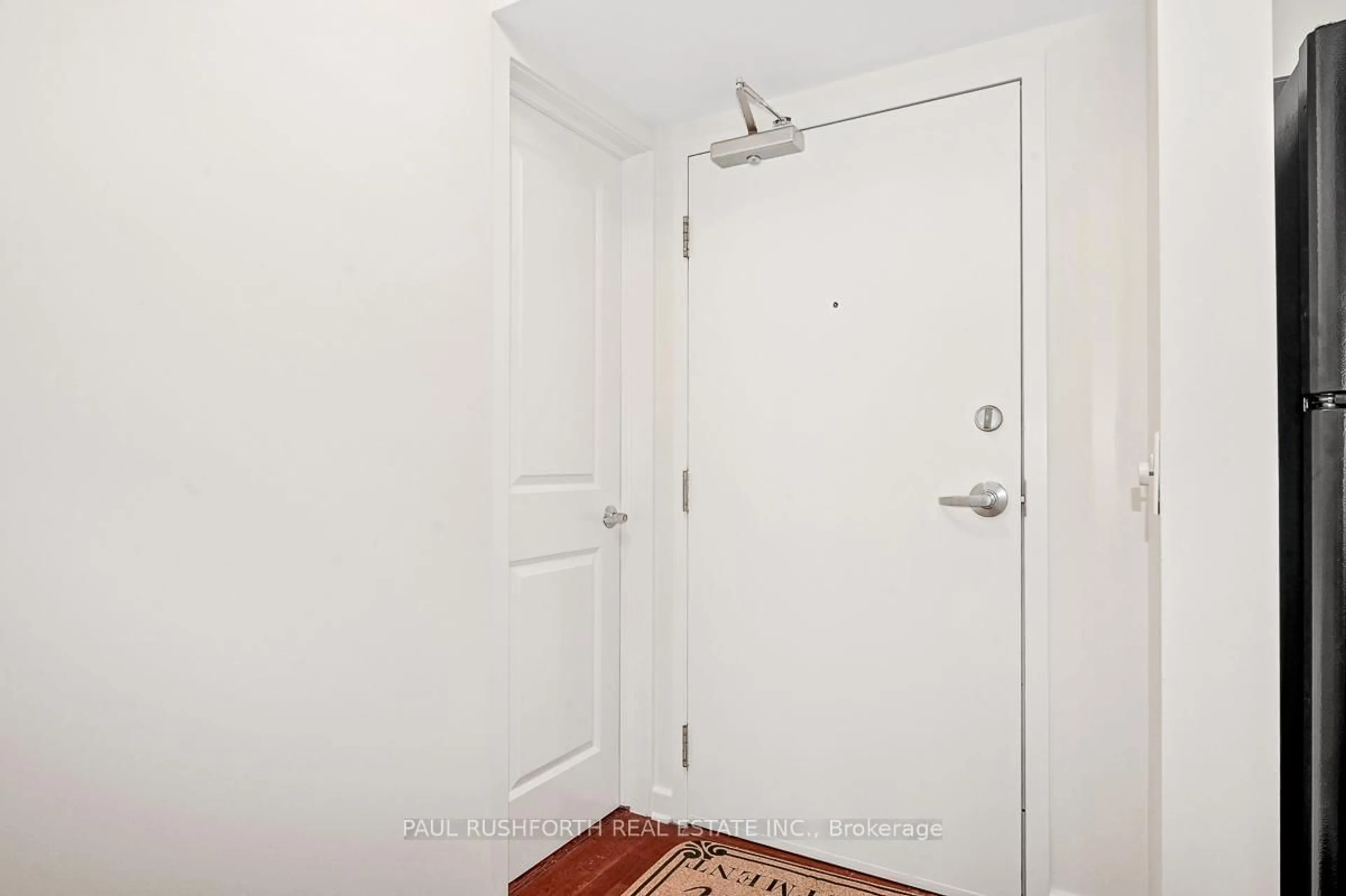 Indoor entryway for 138 Somerset St #505, Ottawa Ontario K2P 0A3