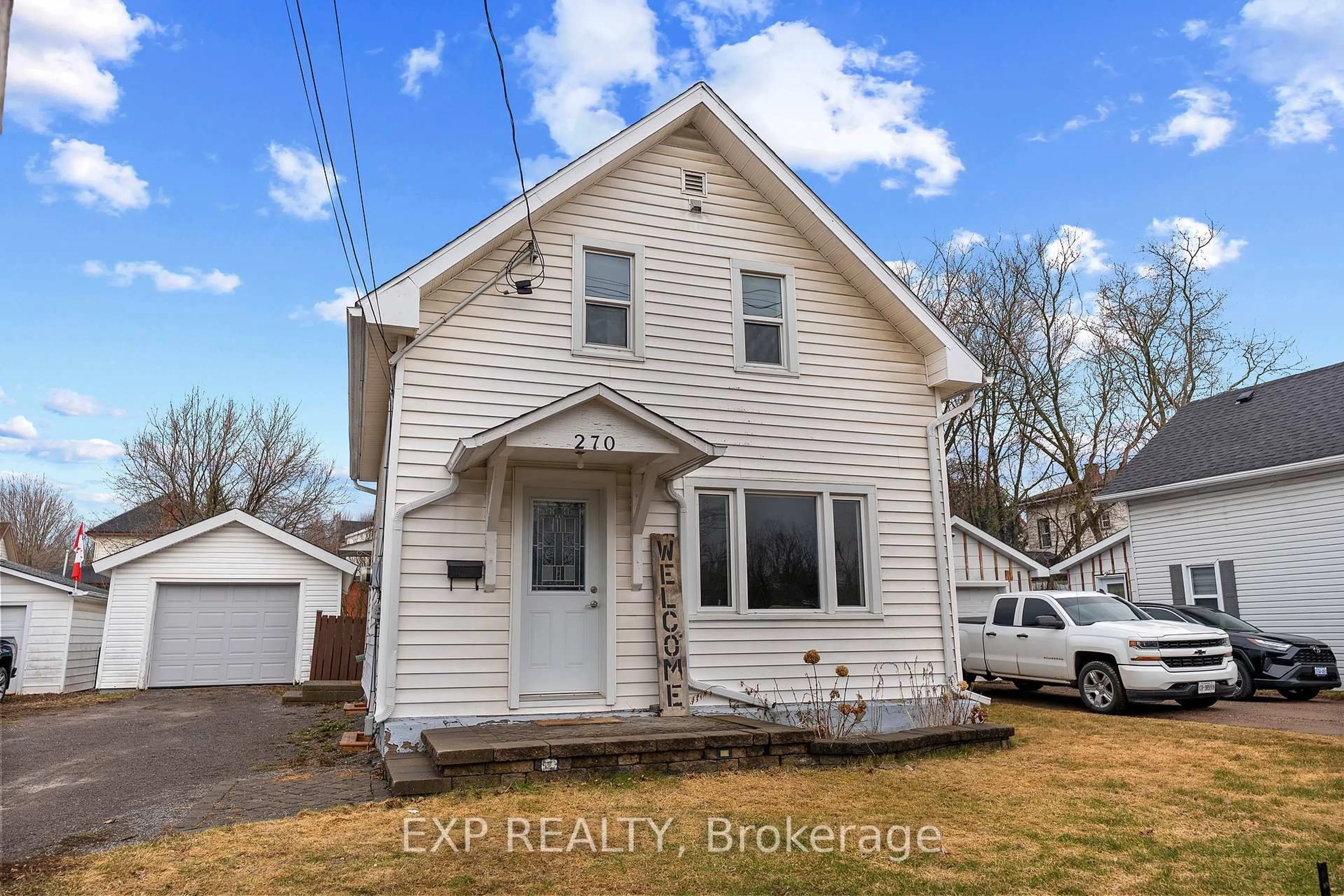 A pic from outside/outdoor area/front of a property/back of a property/a pic from drone, building for 270 HARRY St, Renfrew Ontario K7V 3E3