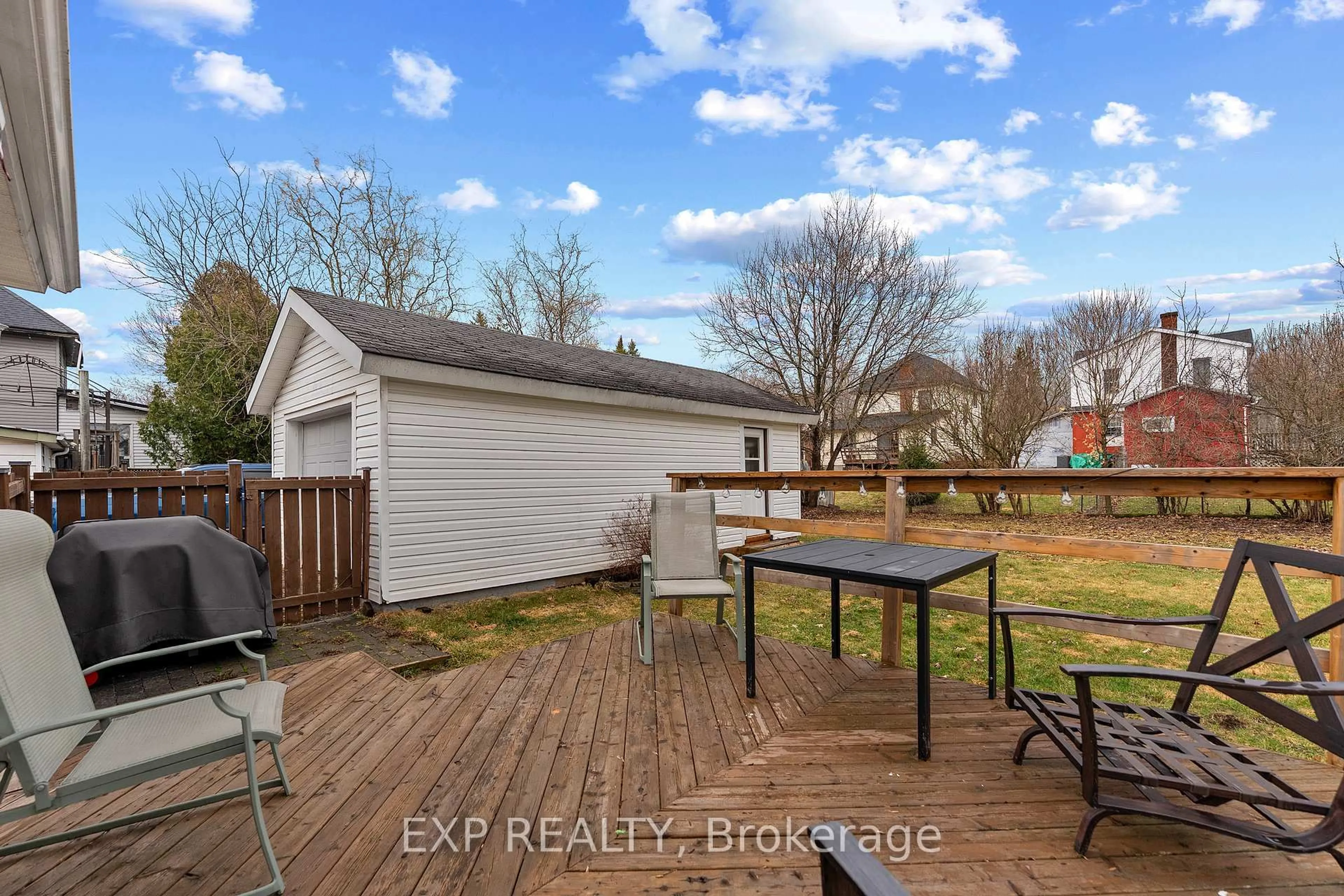 Patio, water/lake/river/ocean view for 270 HARRY St, Renfrew Ontario K7V 3E3