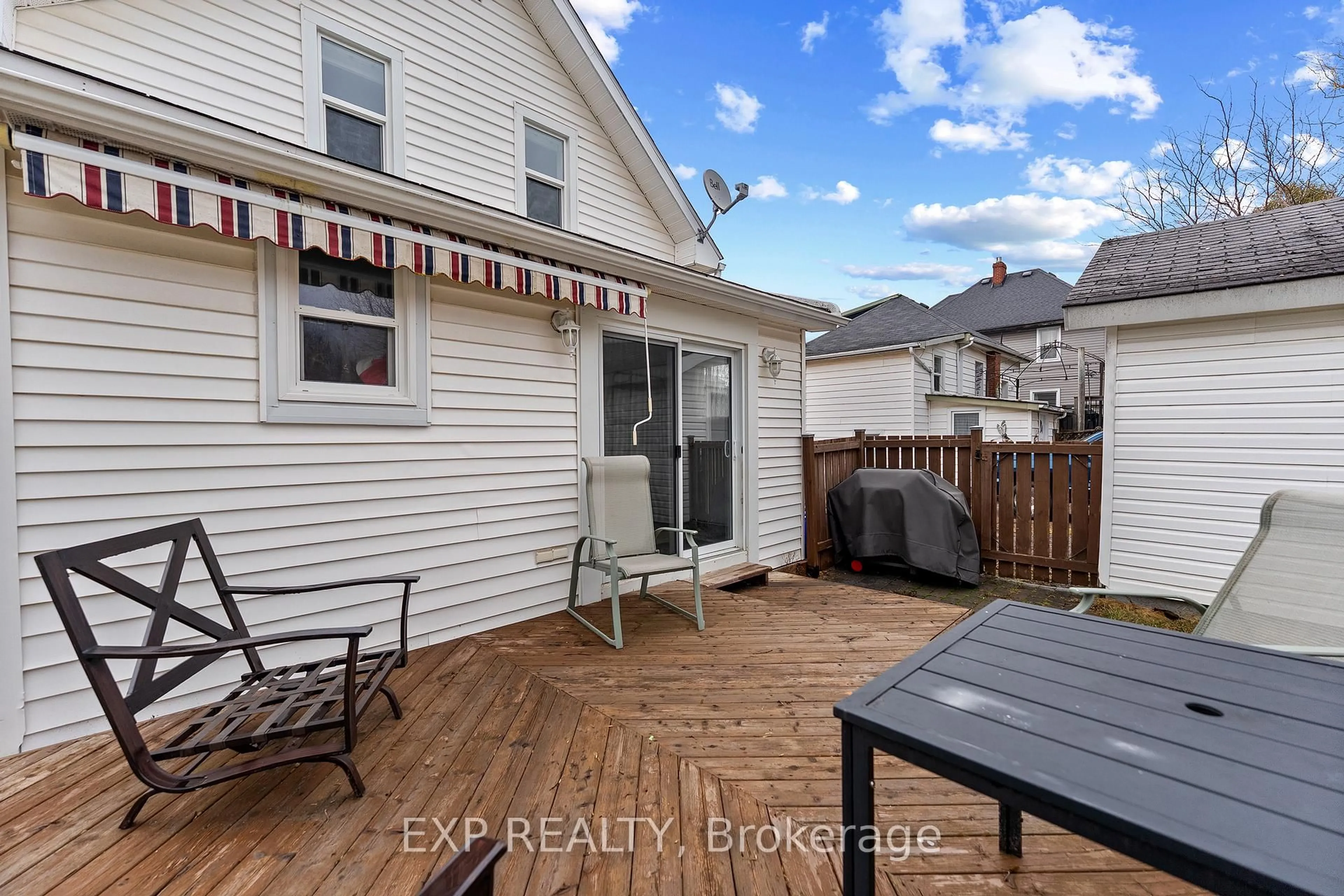 Patio, street for 270 HARRY St, Renfrew Ontario K7V 3E3