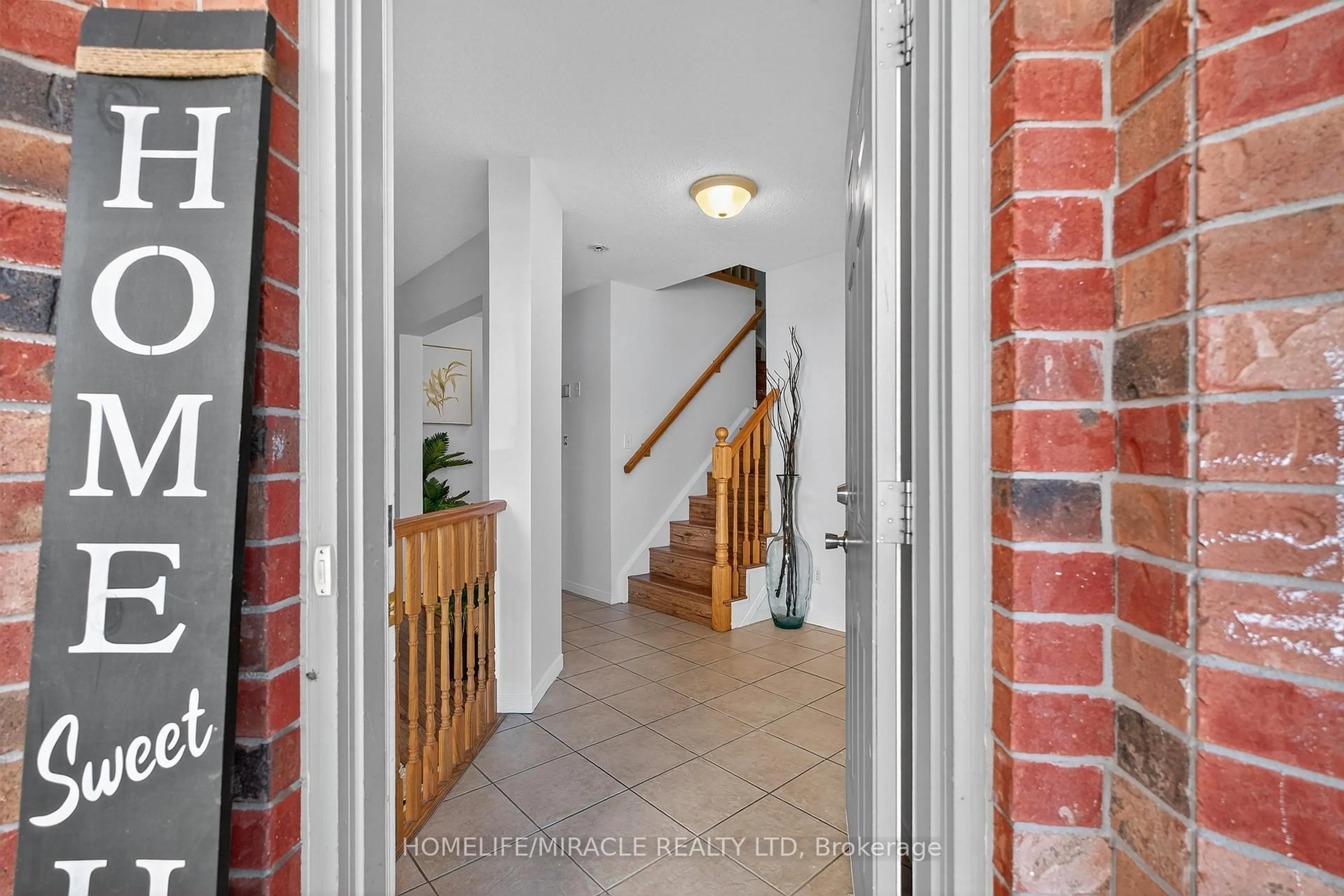 Indoor entryway for 45 Valleyhaven Lane, Guelph Ontario N1E 0A5