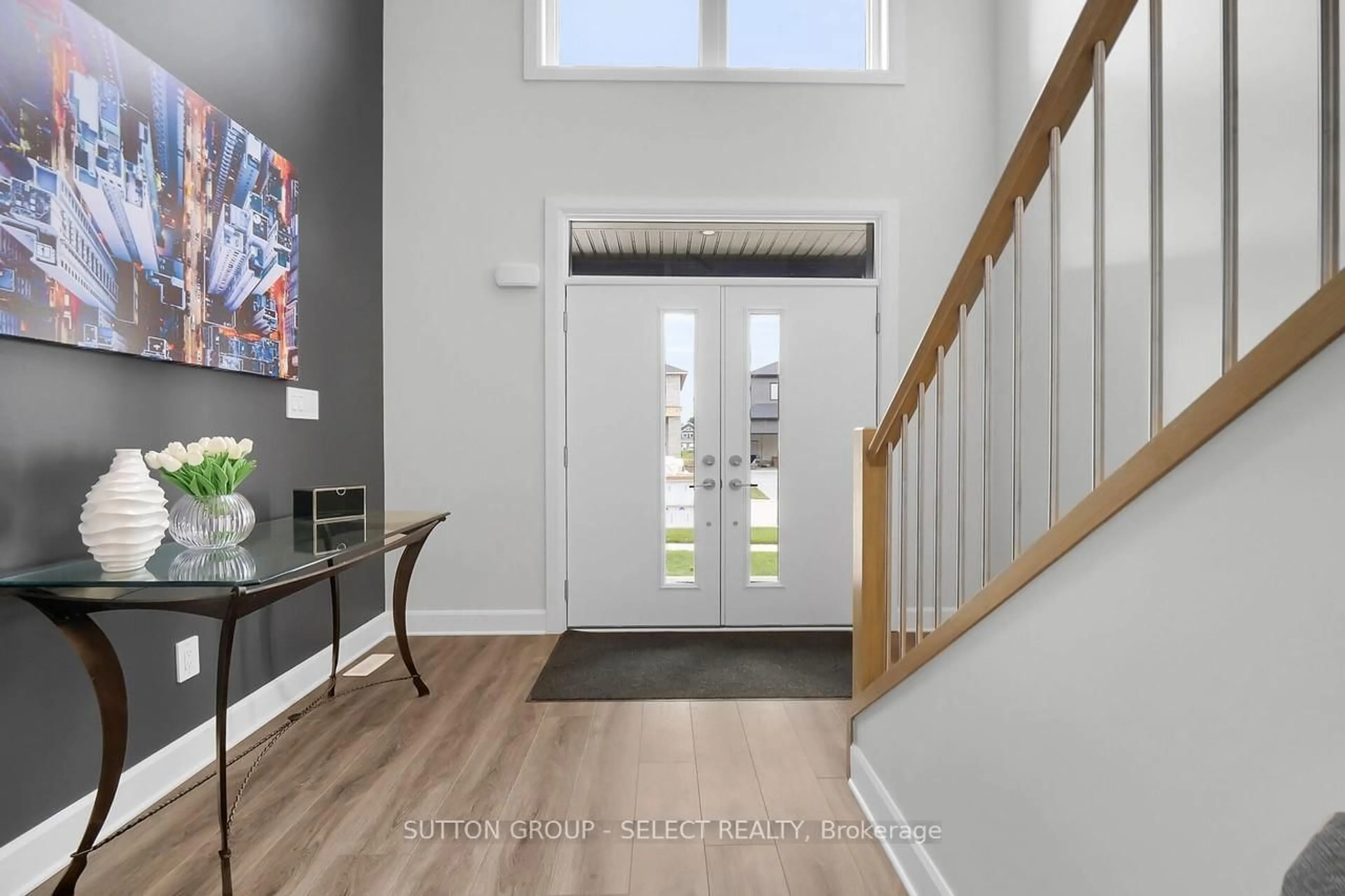 Indoor entryway for 42 Lucas Rd, St. Thomas Ontario N5R 0M1