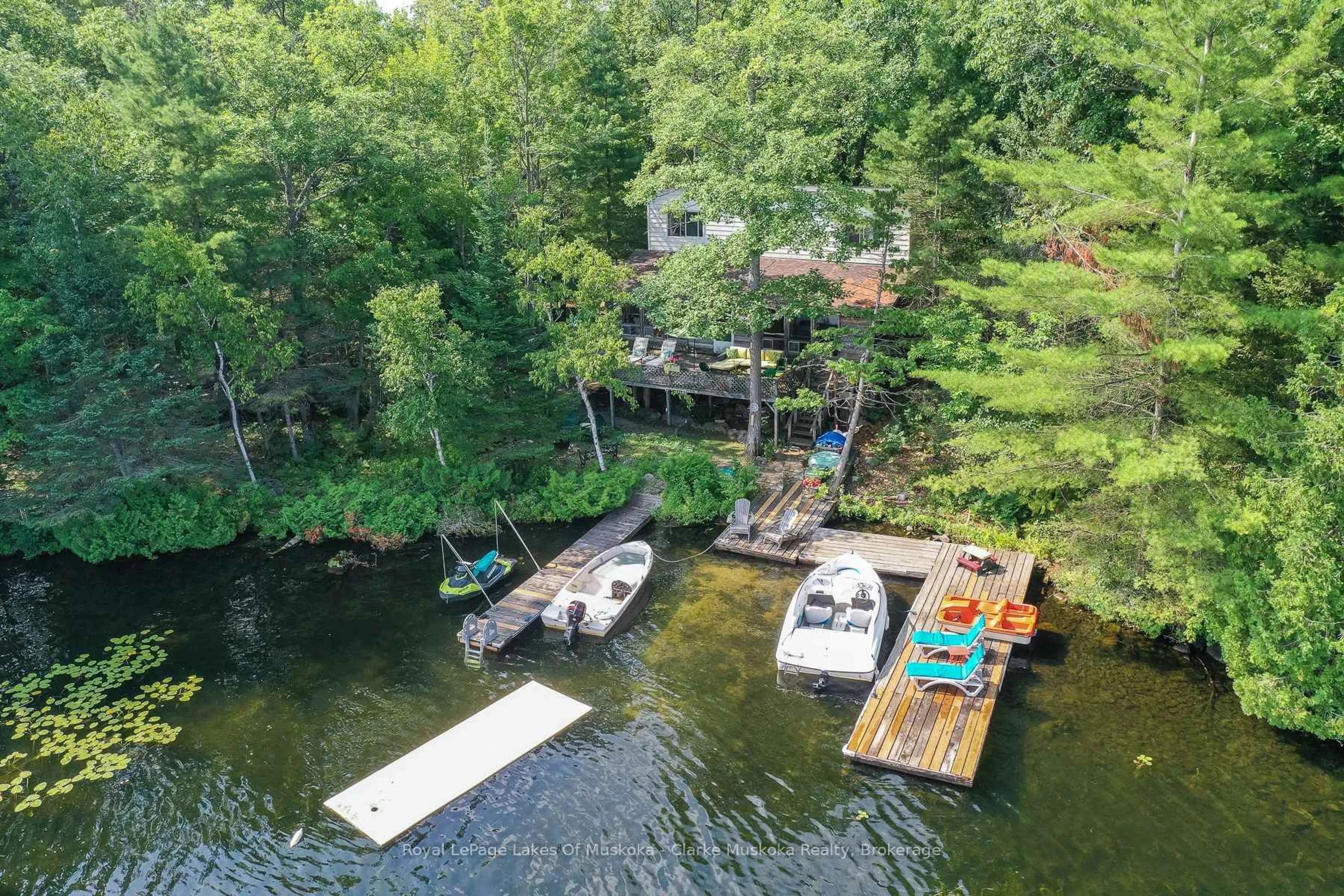 A pic from outside/outdoor area/front of a property/back of a property/a pic from drone, water/lake/river/ocean view for 185 WOODLAND Tr, Georgian Bay Ontario L0K 1S0