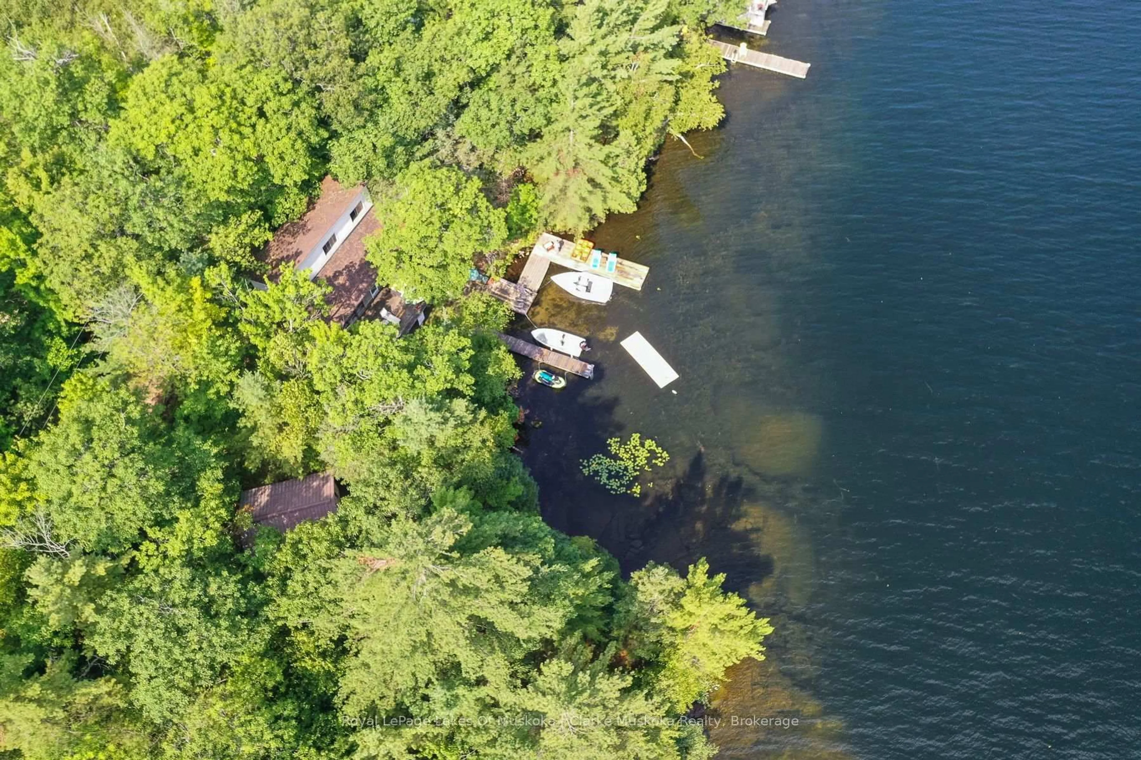 A pic from outside/outdoor area/front of a property/back of a property/a pic from drone, water/lake/river/ocean view for 185 WOODLAND Tr, Georgian Bay Ontario L0K 1S0