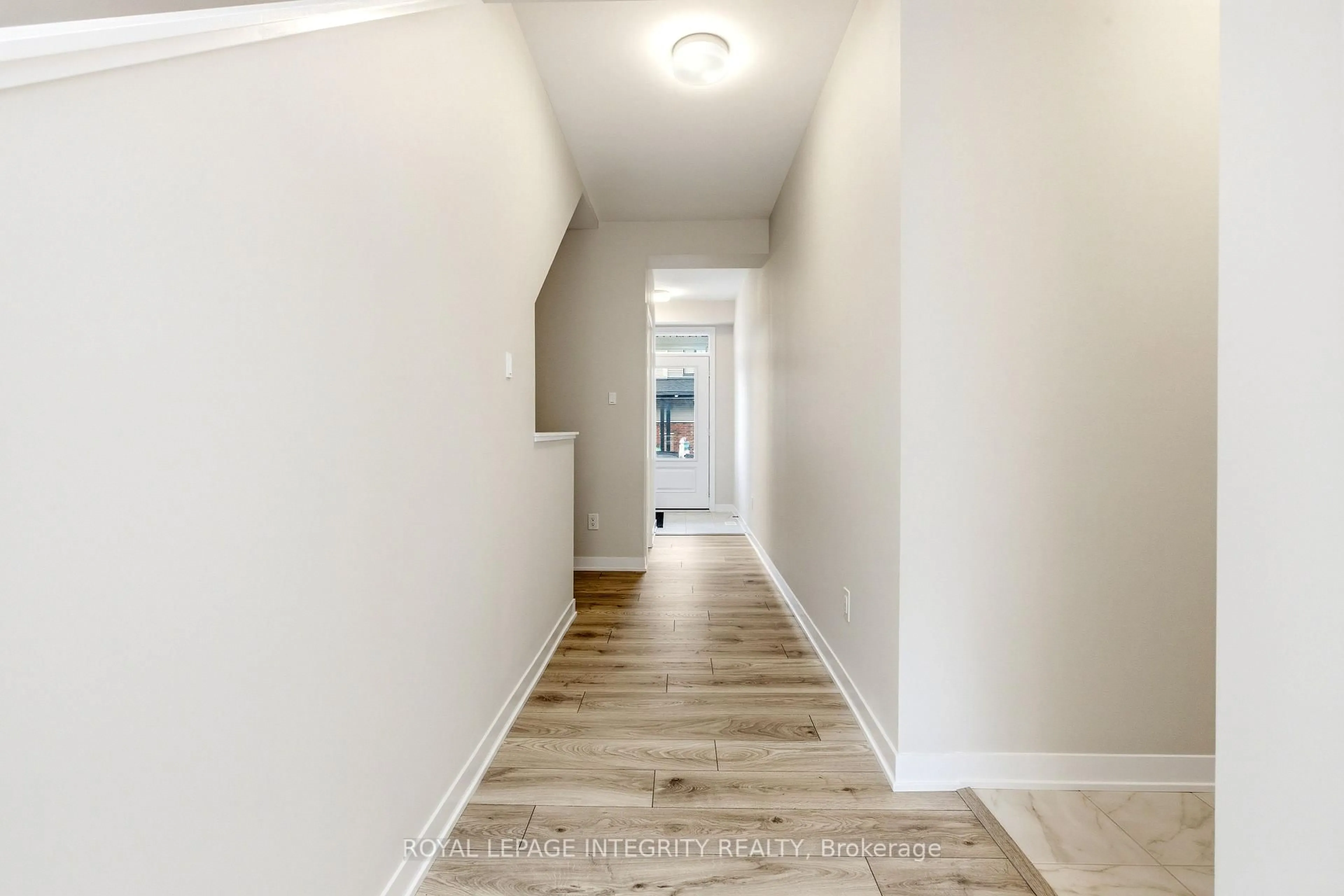 Indoor entryway for 418 Les Emmerson Dr, Ottawa Ontario K2J 4J4