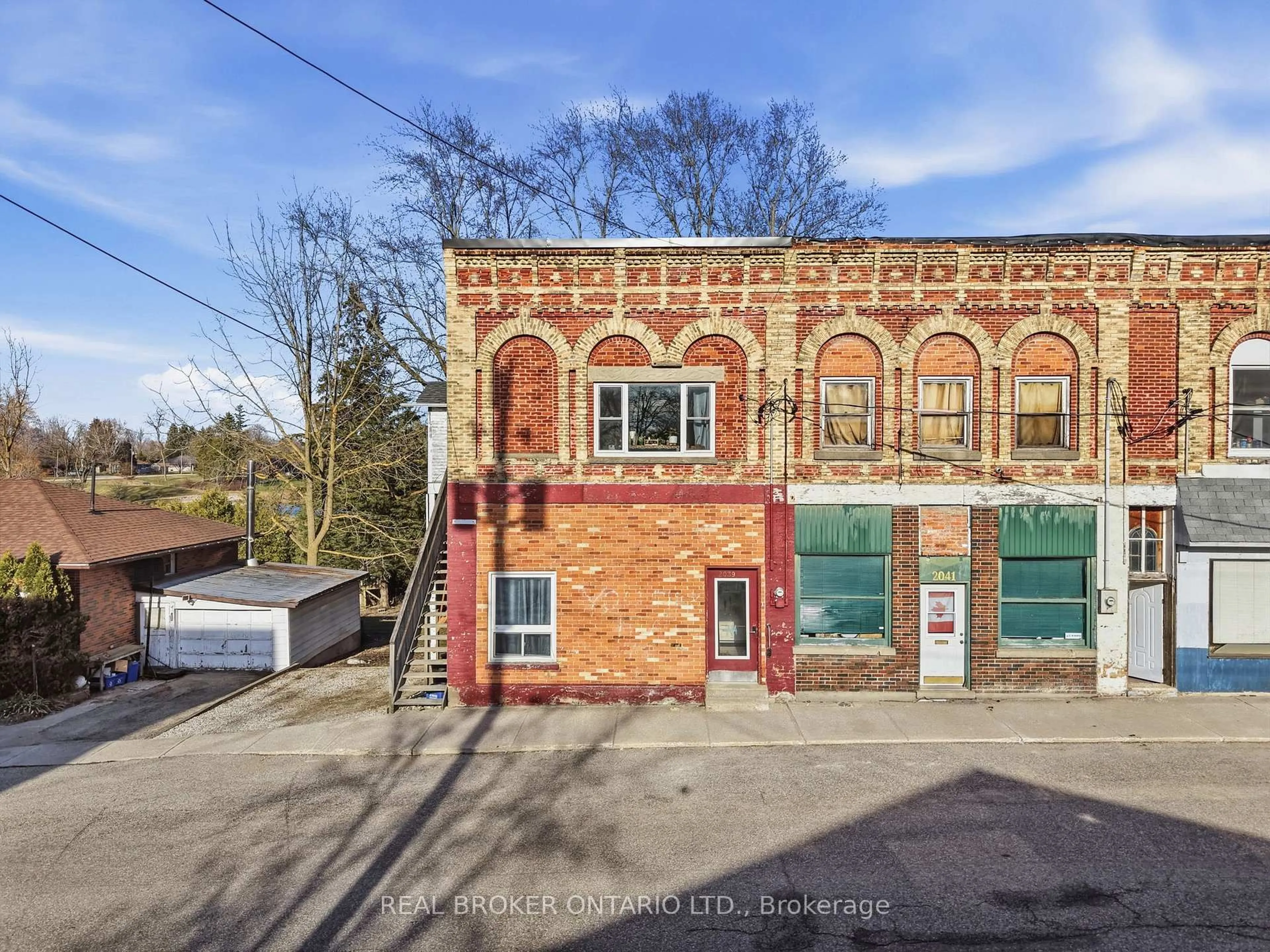 A pic from outside/outdoor area/front of a property/back of a property/a pic from drone, building for 2039 Victoria St, Howick Ontario N0G 1X0