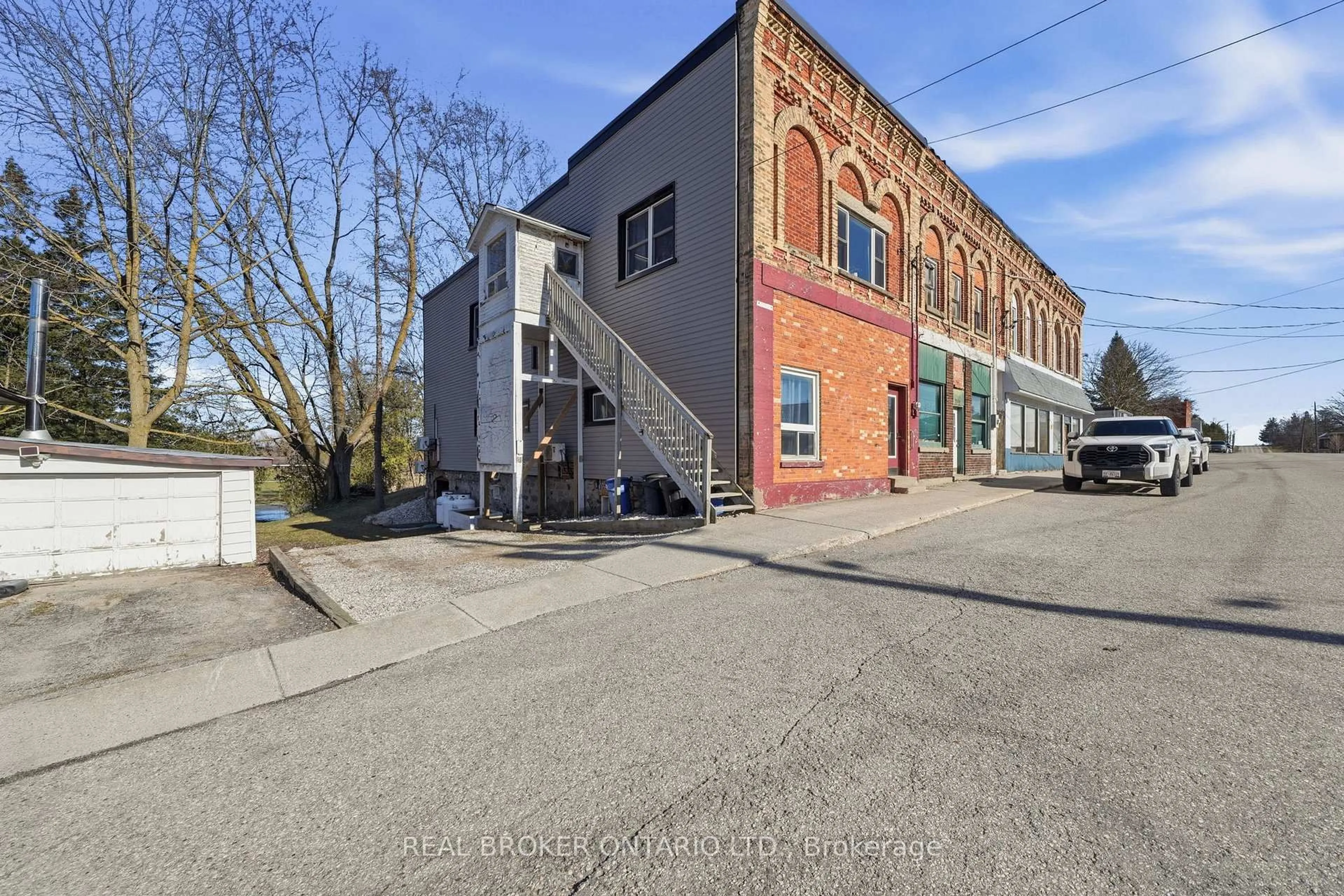 A pic from outside/outdoor area/front of a property/back of a property/a pic from drone, street for 2039 Victoria St, Howick Ontario N0G 1X0