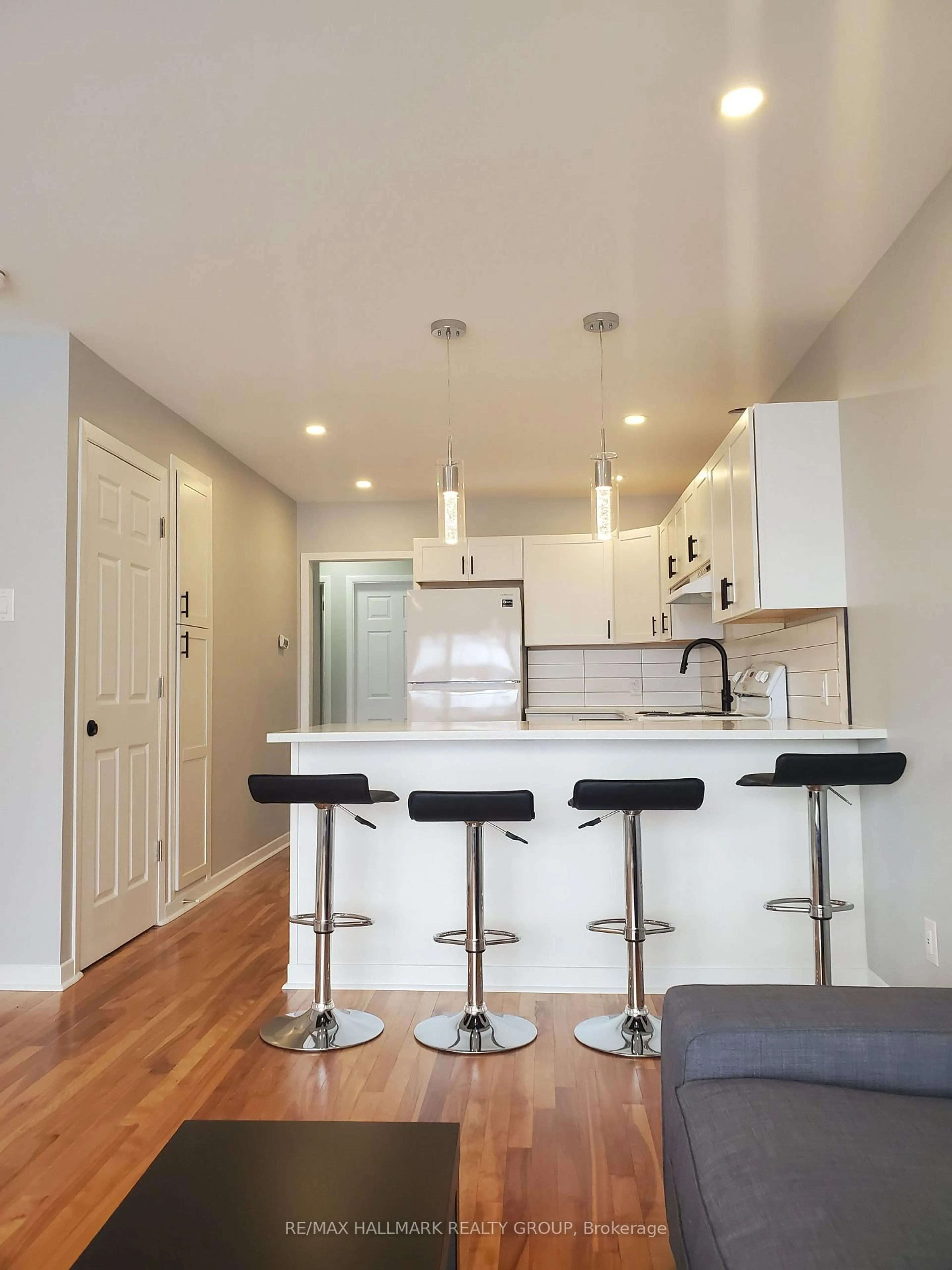 Open concept kitchen, wood/laminate floor for 1329 Bloomsbury Cres, Ottawa Ontario K2C 2Y8