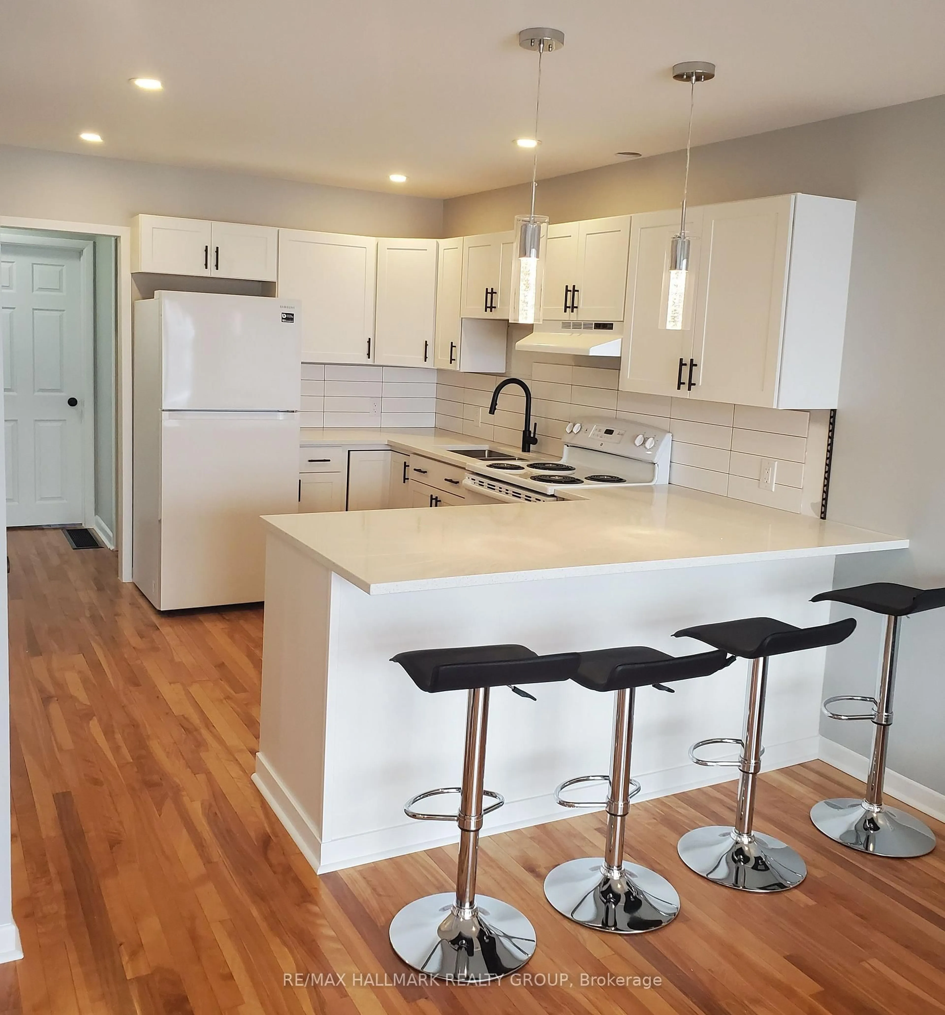 Open concept kitchen, wood/laminate floor for 1329 Bloomsbury Cres, Ottawa Ontario K2C 2Y8