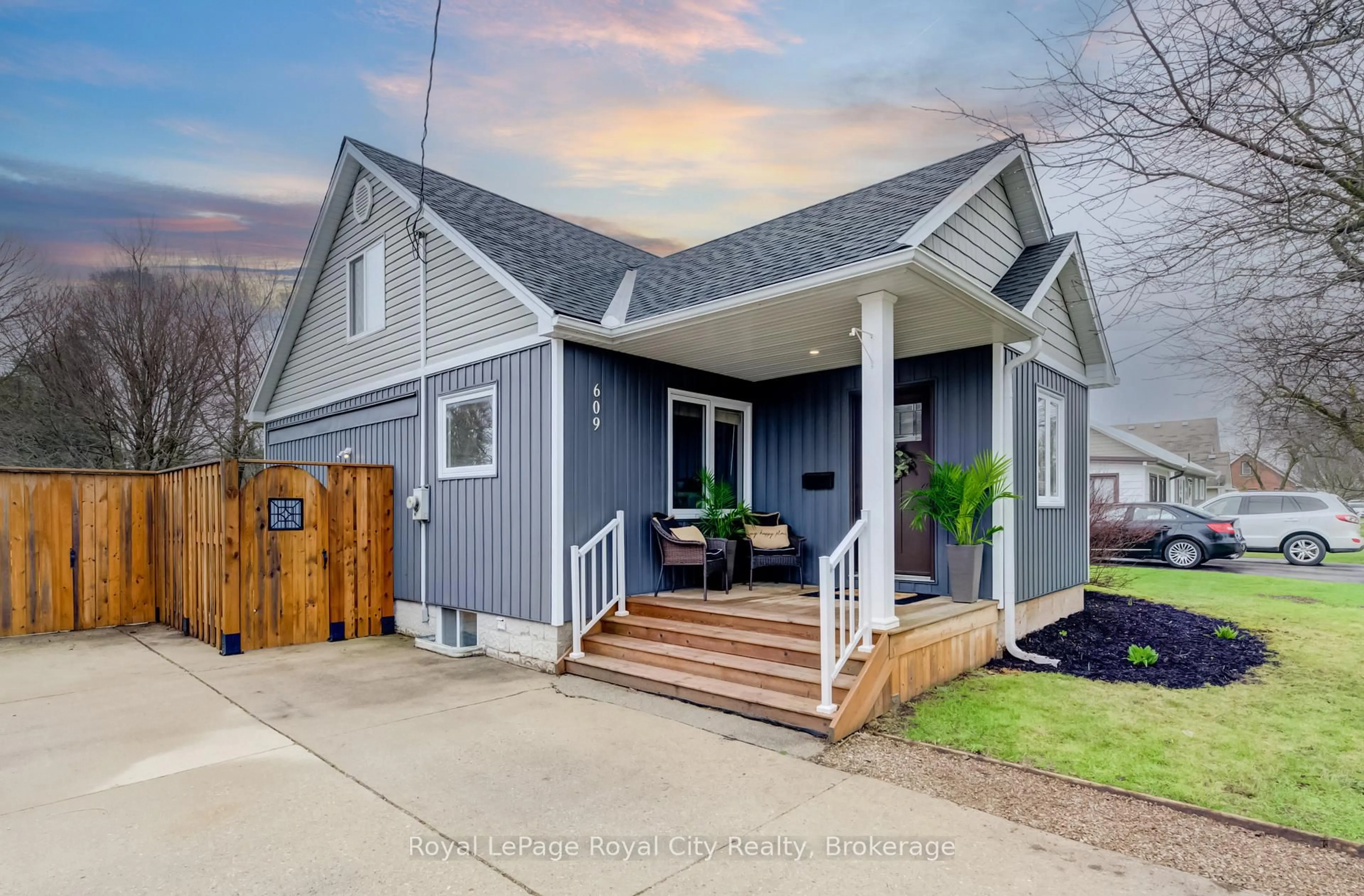 Home with vinyl exterior material, street for 609 Woodside St, Centre Wellington Ontario N1M 2M4