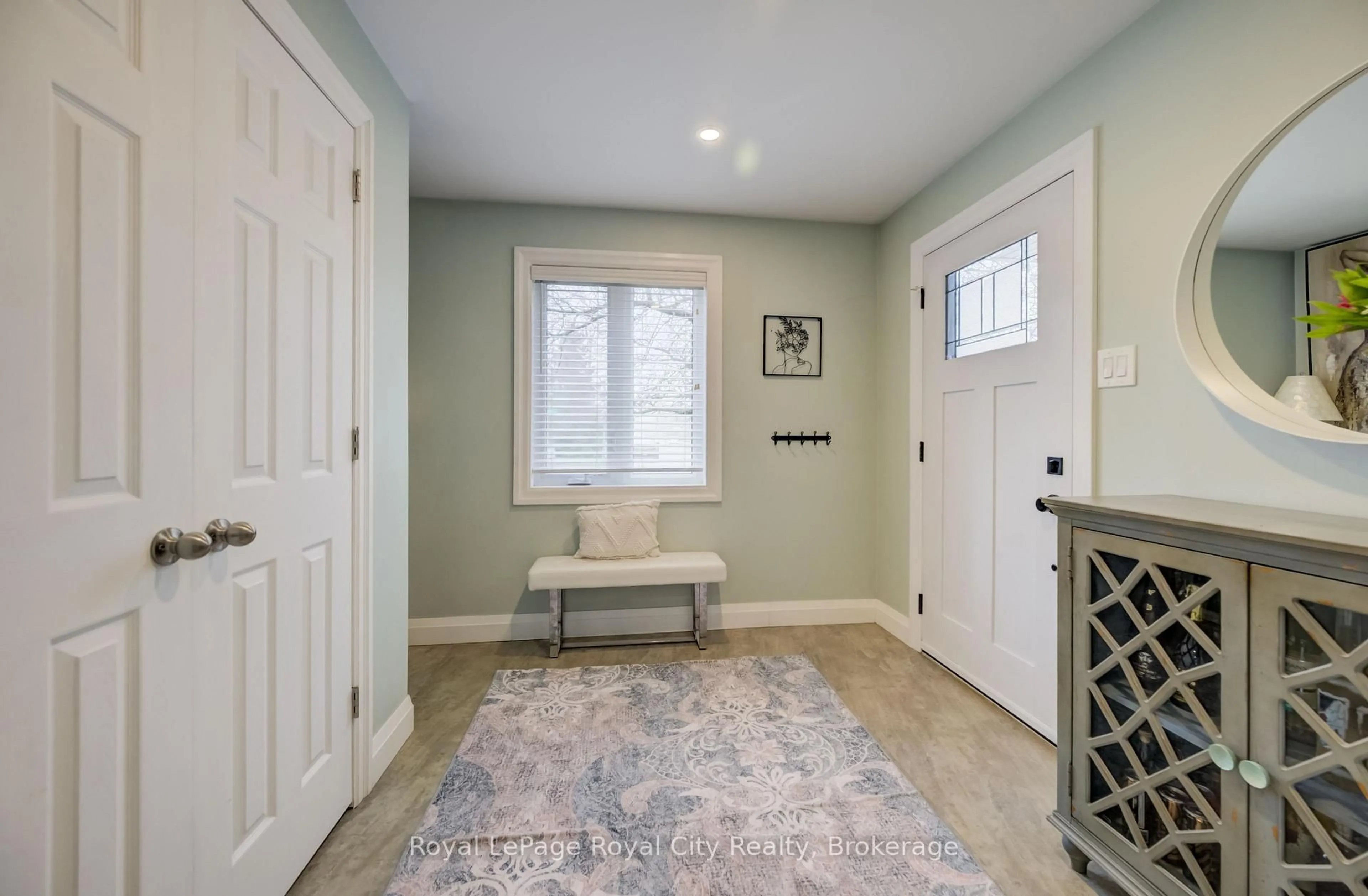 Indoor entryway for 609 Woodside St, Centre Wellington Ontario N1M 2M4